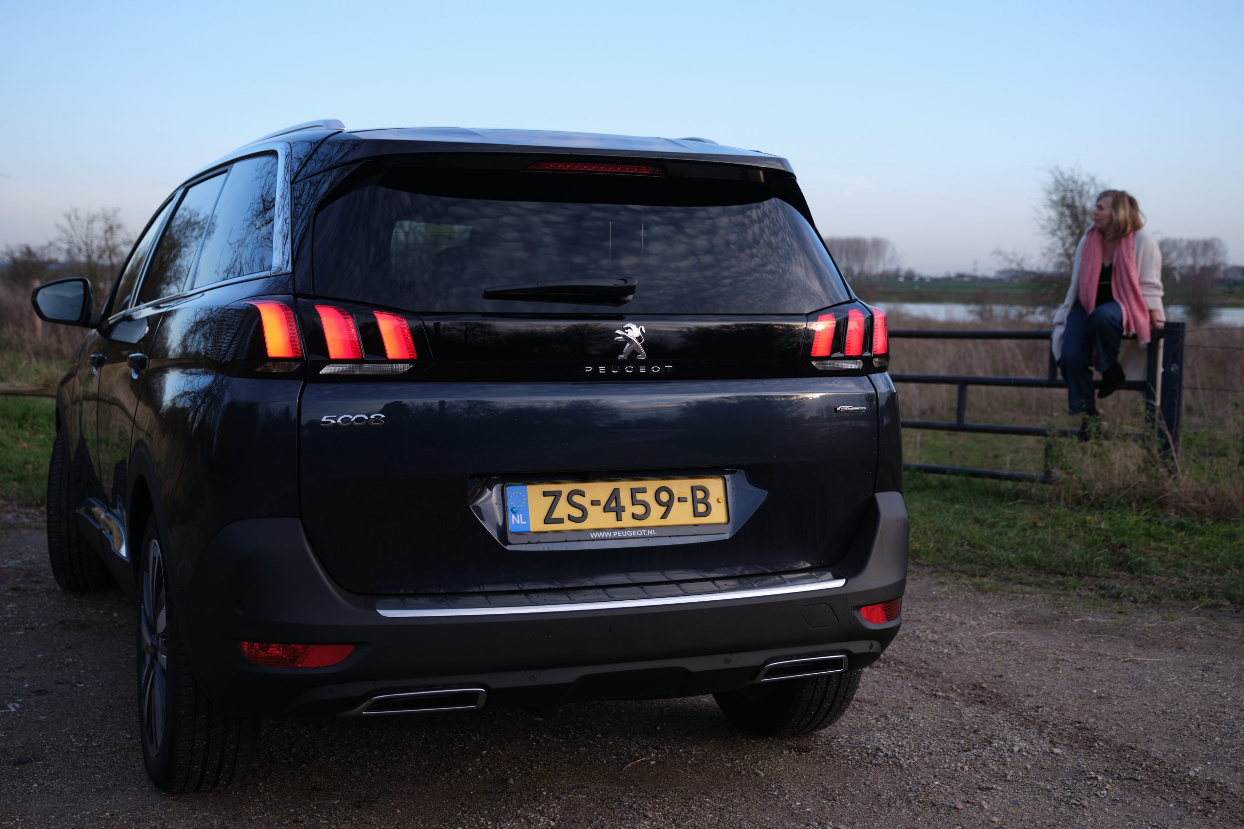Vrouw aan het stuur - Peugeot 5008 GT-Line (foto: HuubKPhoto.com)