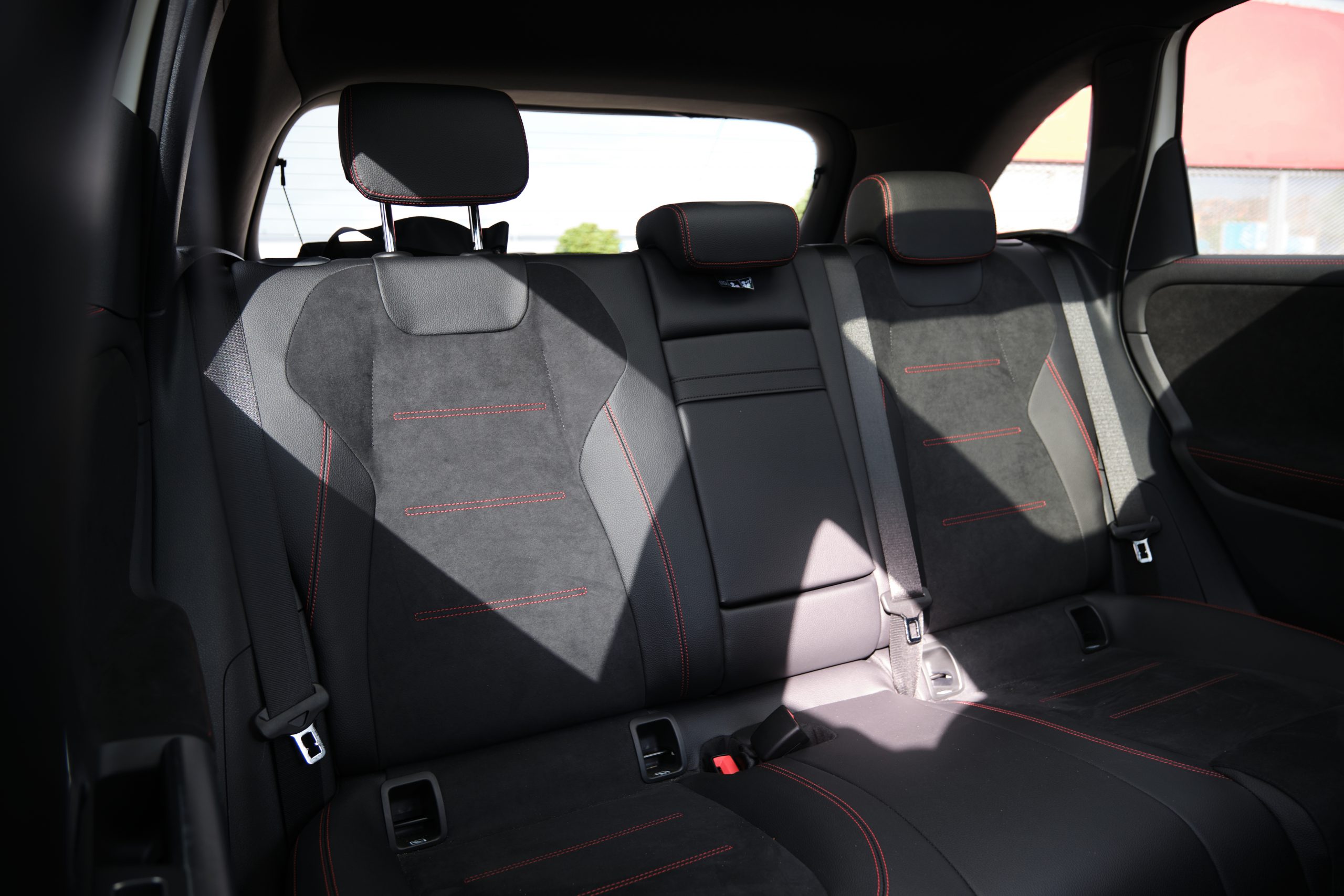 Mercedes B180 Vrouw aan het stuur - Mercedes-Benz B180