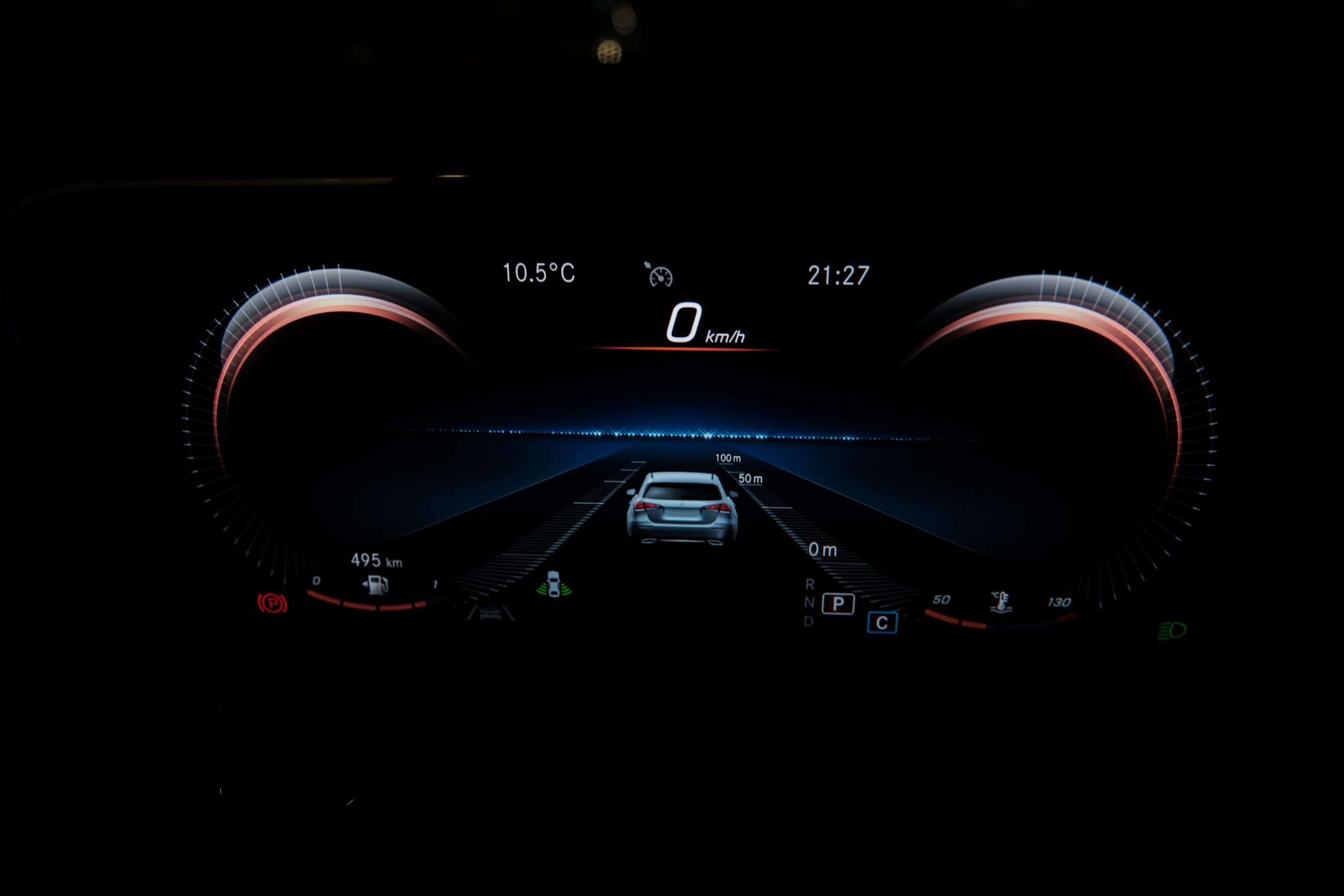 Mercedes-Benz B180 cluster Vrouw aan het stuur - Mercedes-Benz B180 cluster
