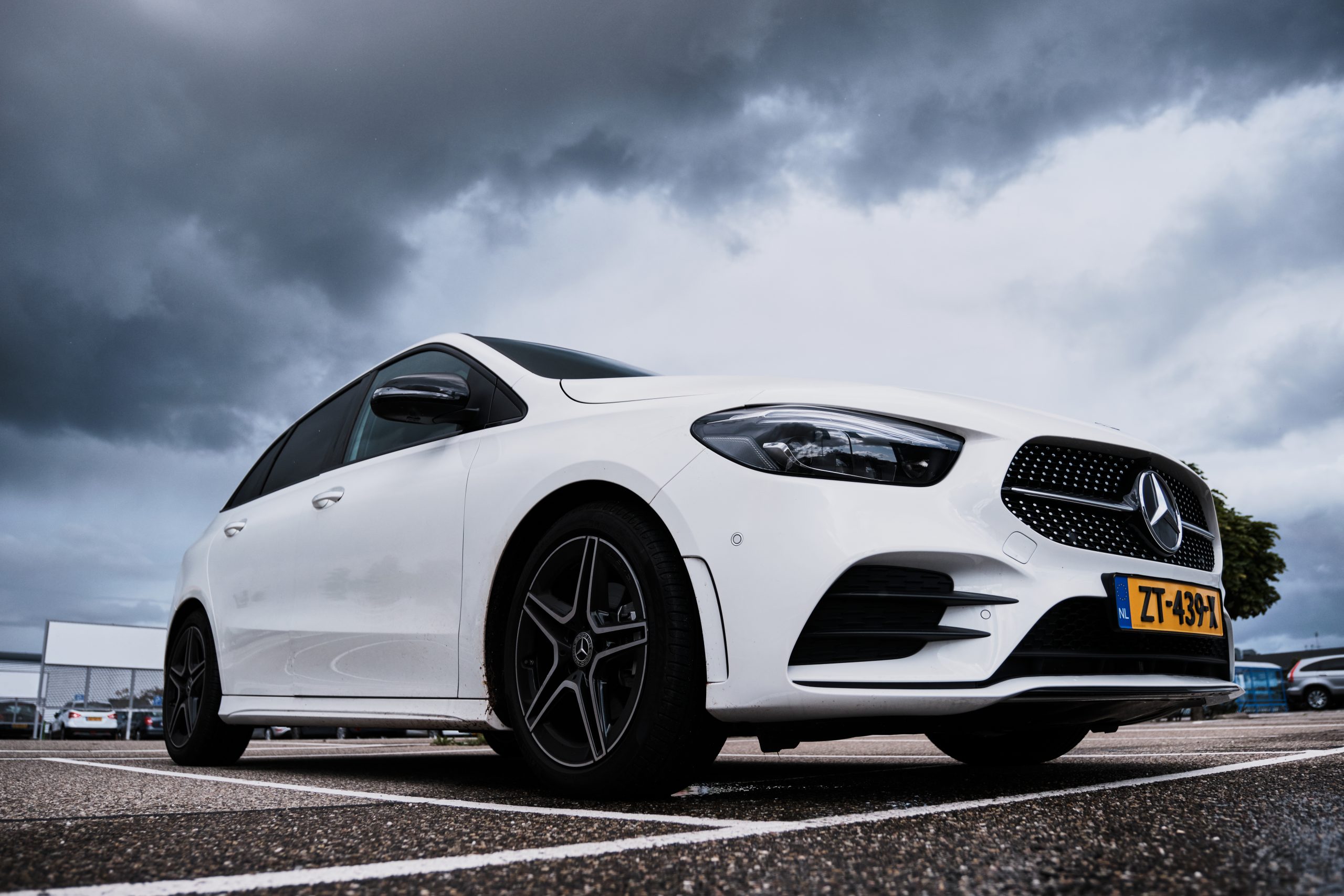 Vrouw aan het stuur -Mercedes-Benz B180