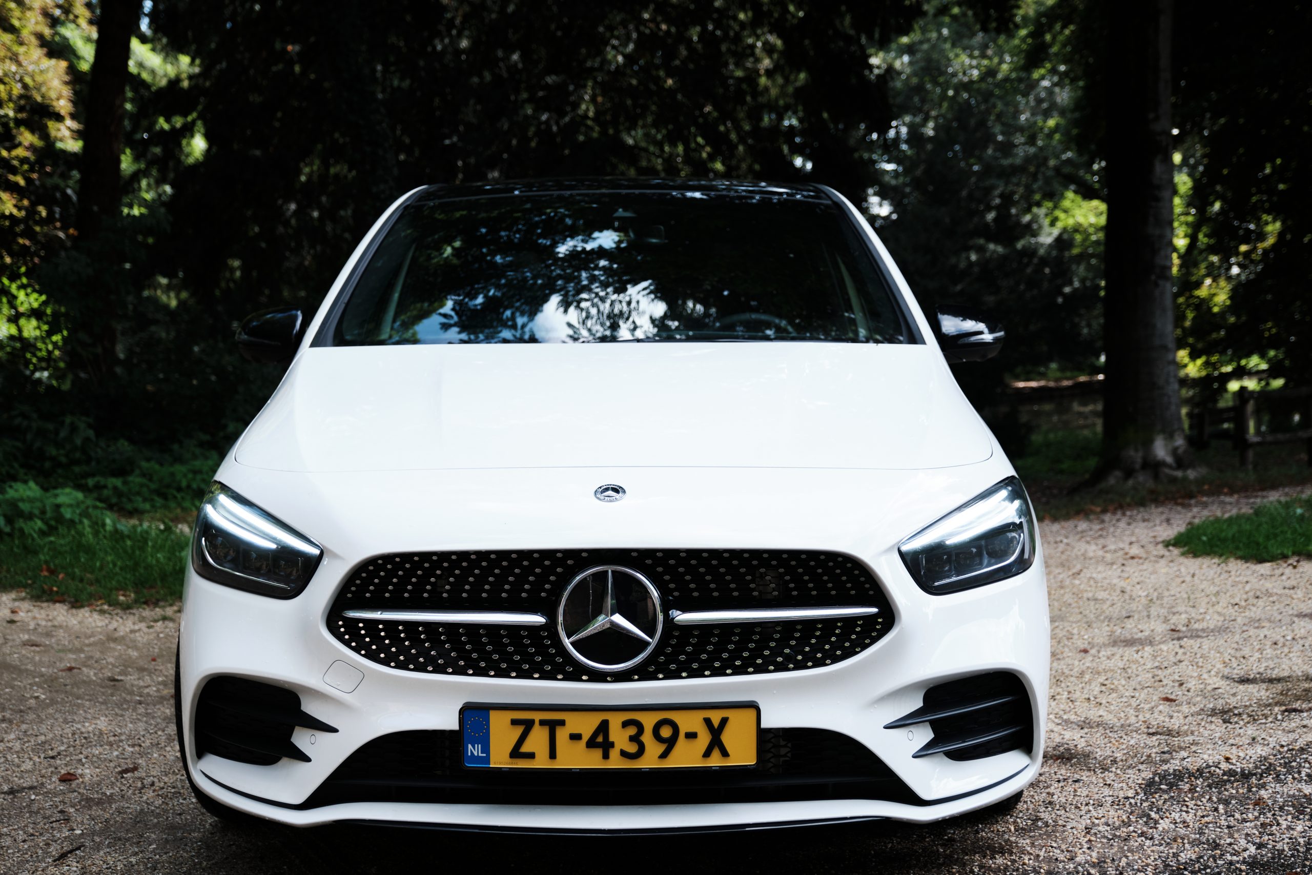Mercedes-Benz B180 neus Vrouw aan het stuur - Mercedes-Benz B180 neus