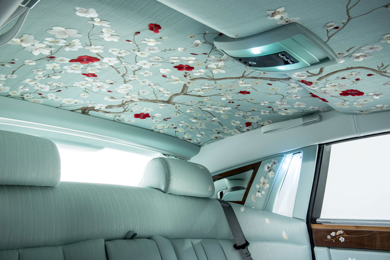 Vrouw aan het stuur Droomauto Rolls Royce Phantom Serenity Interieur