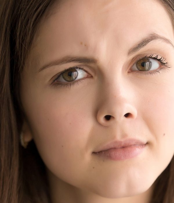 Vrouw aan het stuur - Column auto configurator - sceptische blik