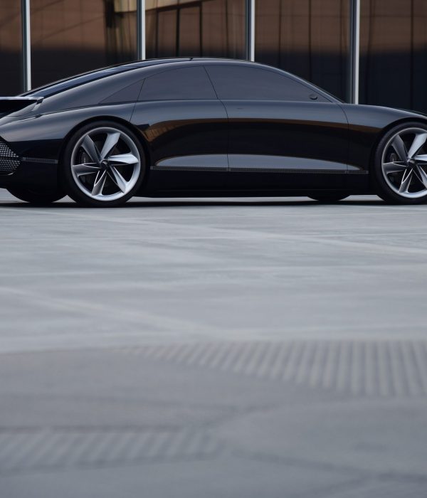 Vrouwaanhetstuur Hyundai Prophecy