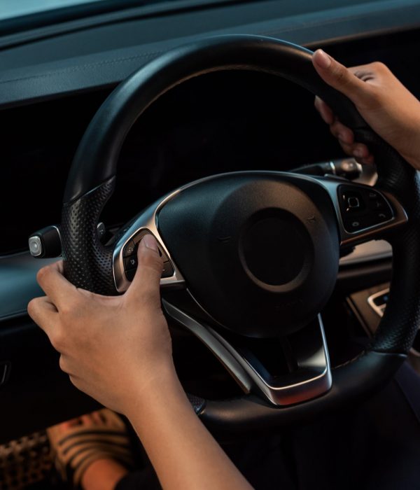 vrouwaanhetstuur - Rij-assistentie cruisecontrol