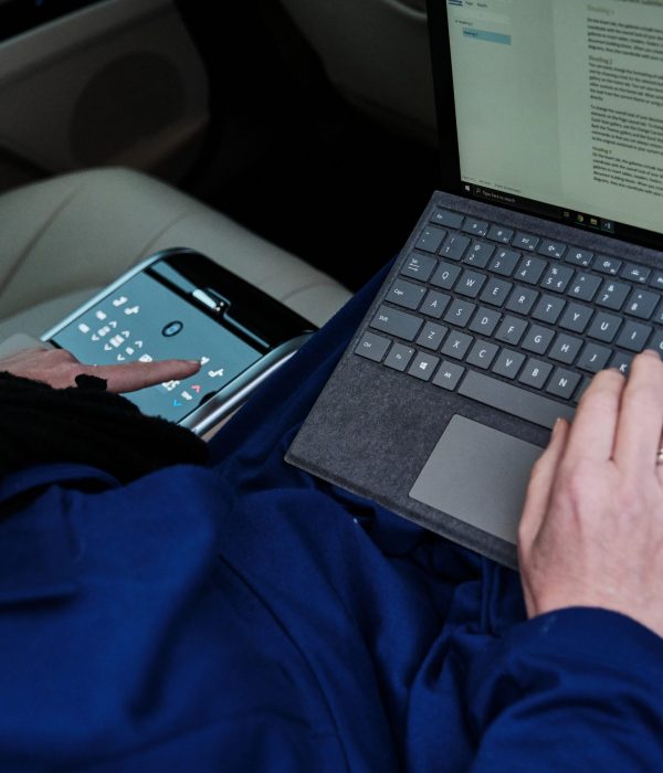 vrouwaanhetstuur - Toyota Camry - ideale werkplek(foto: HuubkPhoto.com)