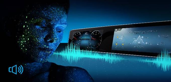 vrouwaanhetstuur Mercedes MBUX