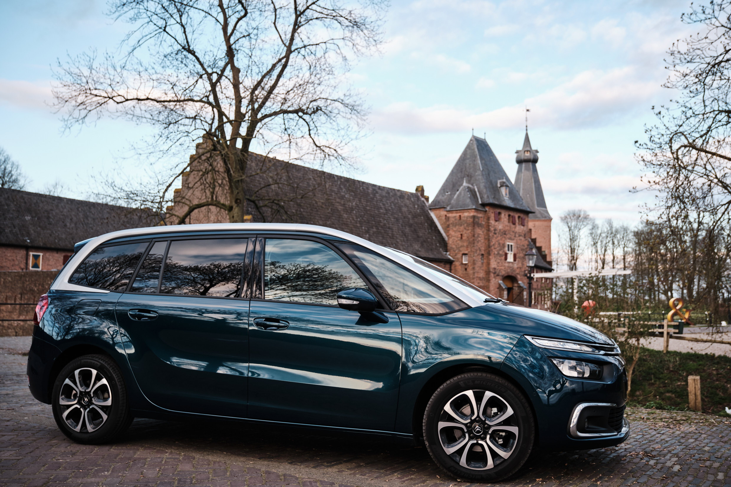 Citroen Grand C4 Spacetourer vrouwaanhetstuur - Citroën Grand C4 Spacetourer