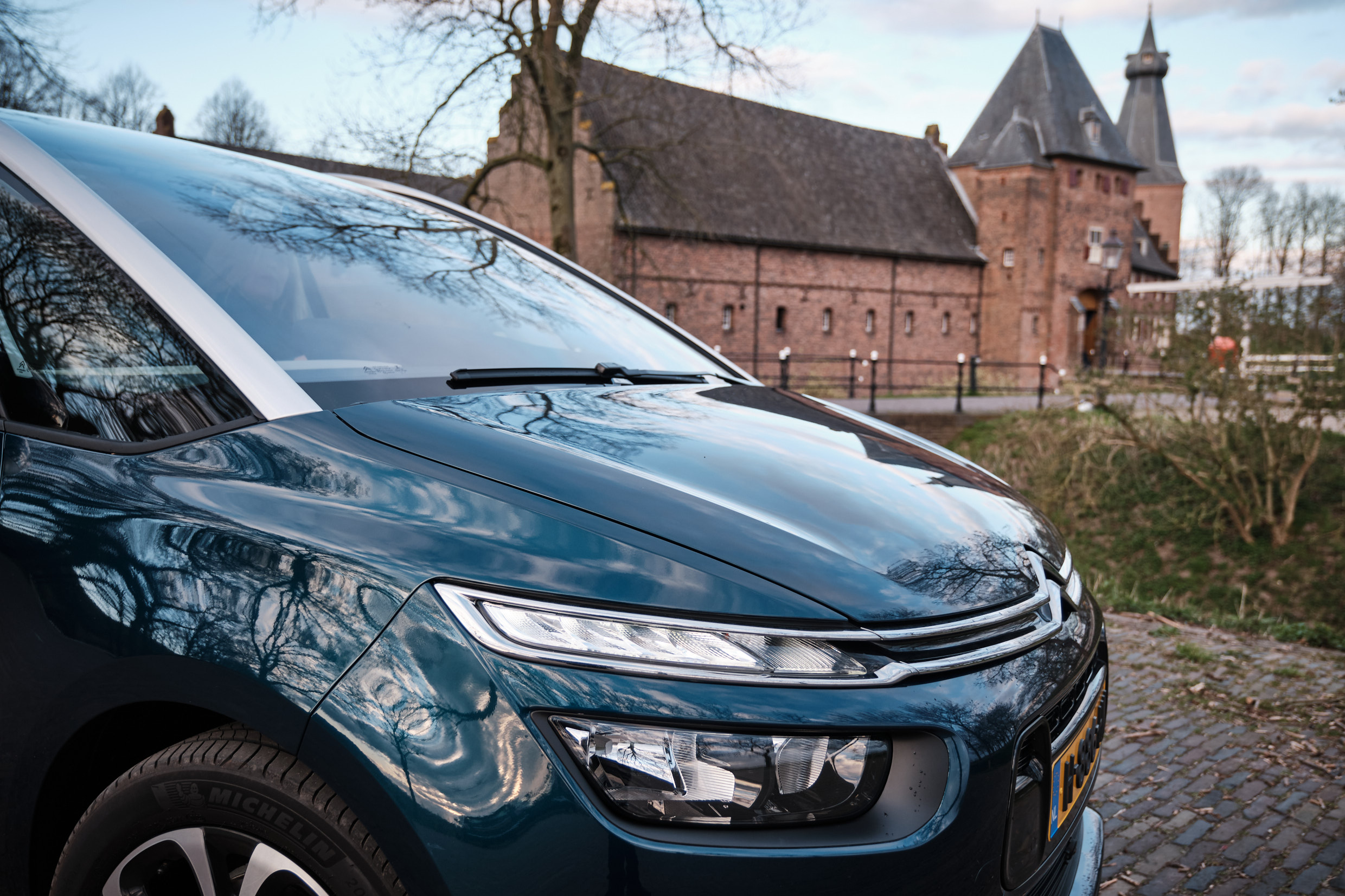 Citroen Grand C4 Spacetourer vrouwaanhetstuur - Citroën Grand C4 Spacetourer