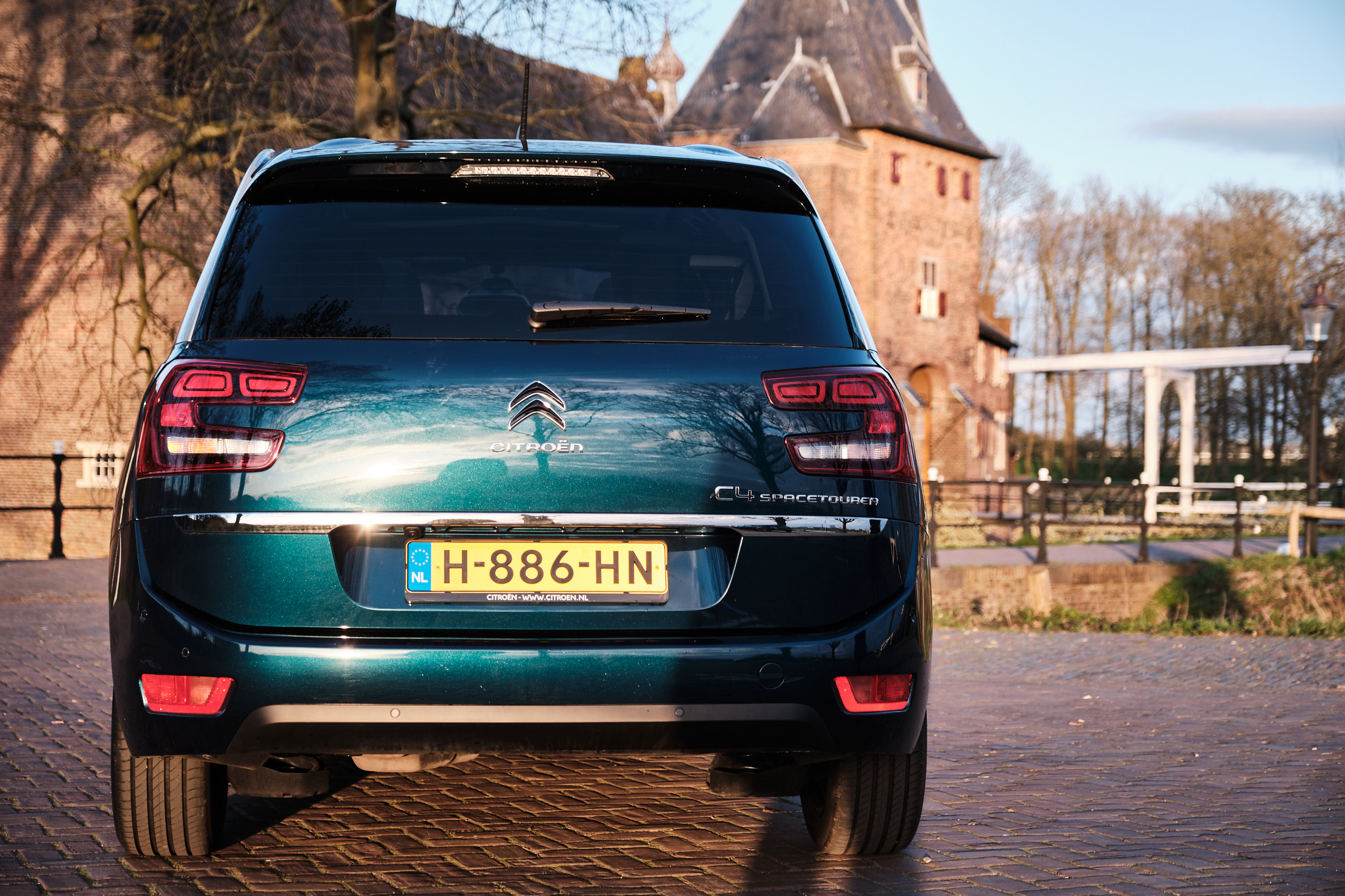 Citroen Grand C4 Spacetourer vrouwaanhetstuur - Citroën Grand C4 Spacetourer