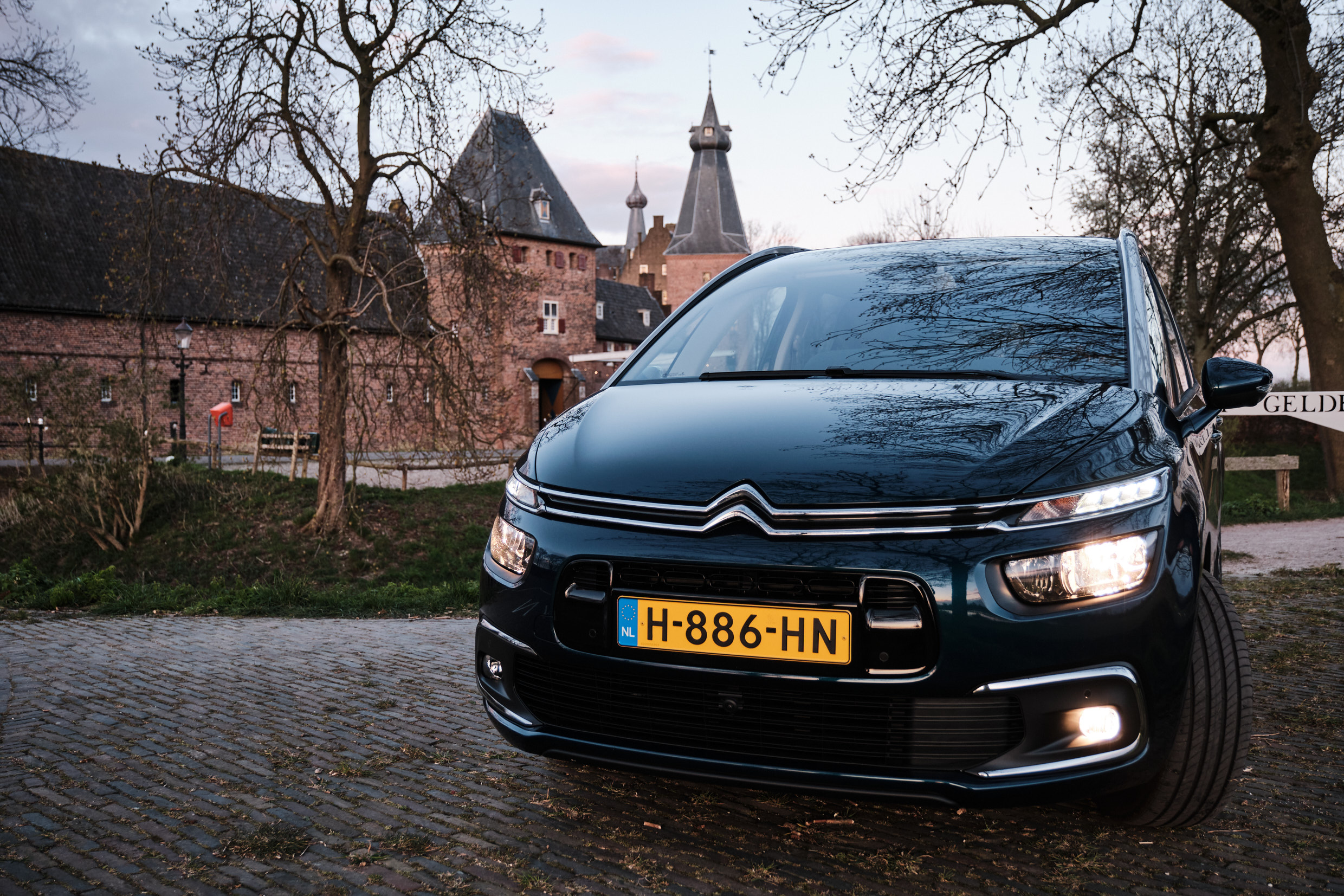 vrouwaanhetstuur - Citroën Grand C4 Spacetourer