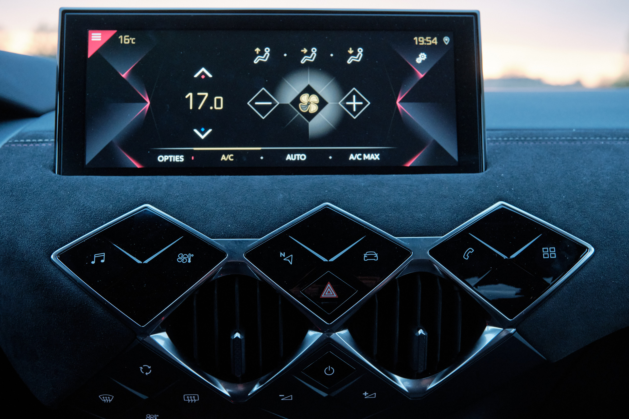 DS 3 Performance vrouwaanhetstuur - DS 3 Crossback