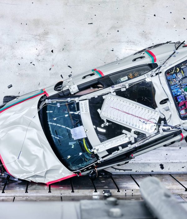 vrouwaanhetstuur - Polestar 2 - Crashtest-1