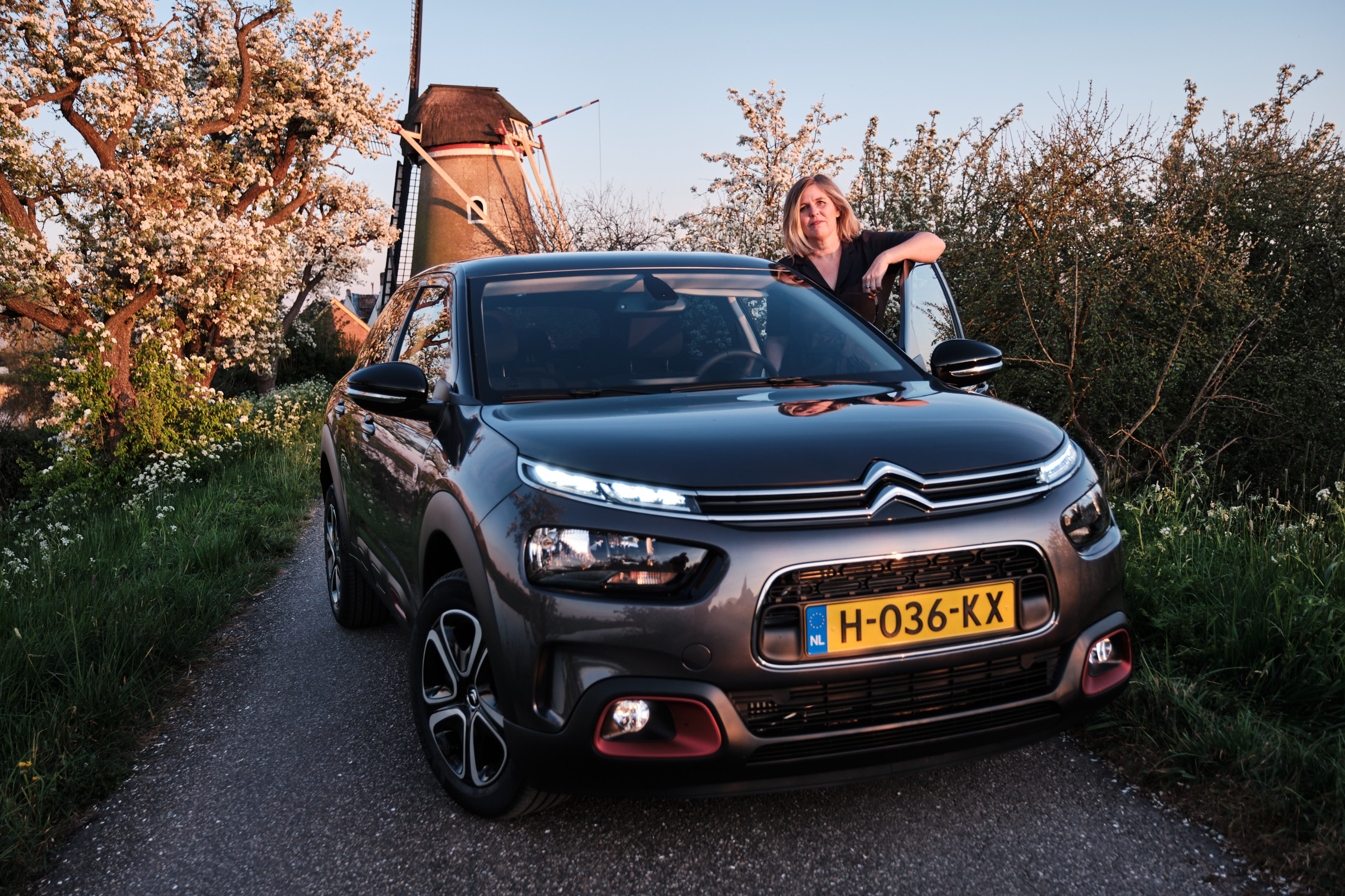 Citroen C4 Cactus vrouwaanhetstuur - review - C4 Cactus koffer Citroën
