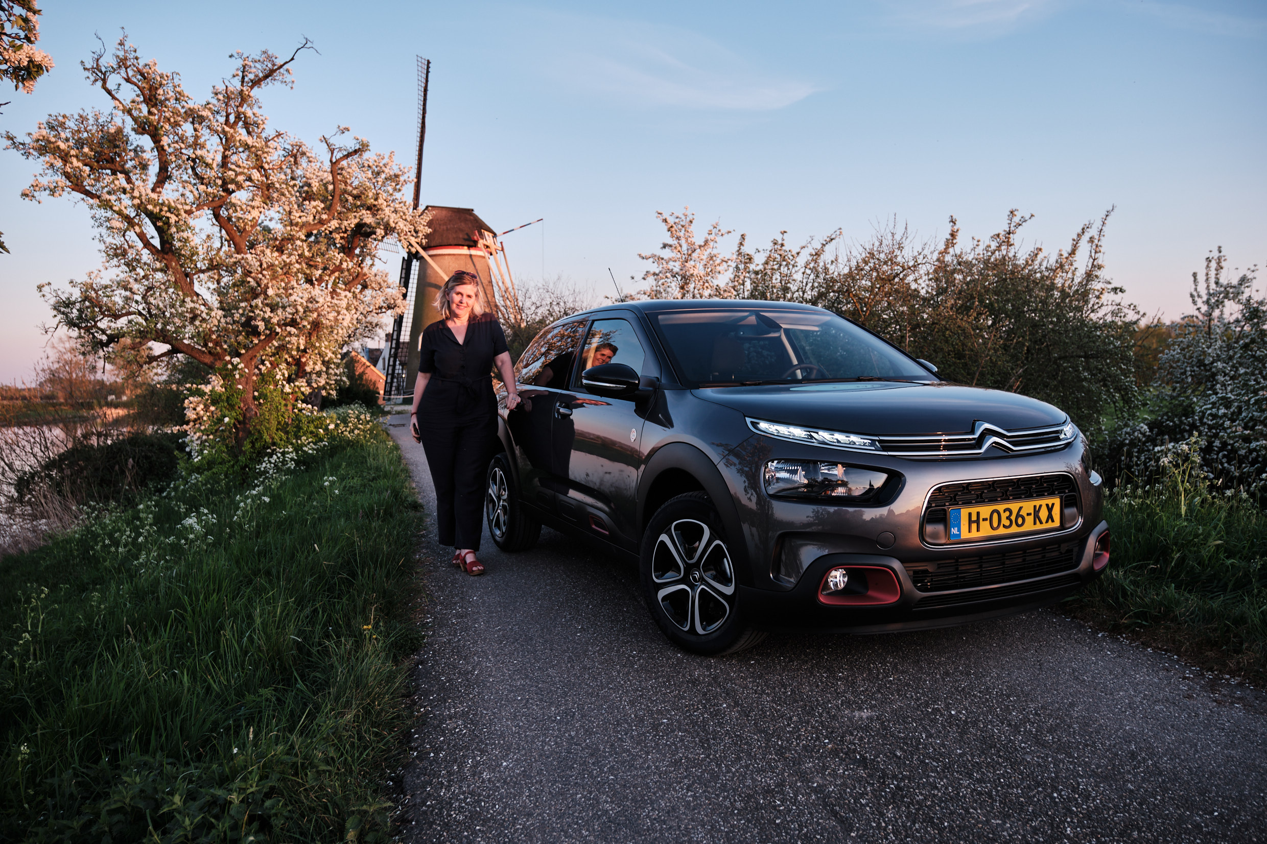 Citroen C4 Cactus vrouwaanhetstuur - review - C4 Cactus koffer Citroën