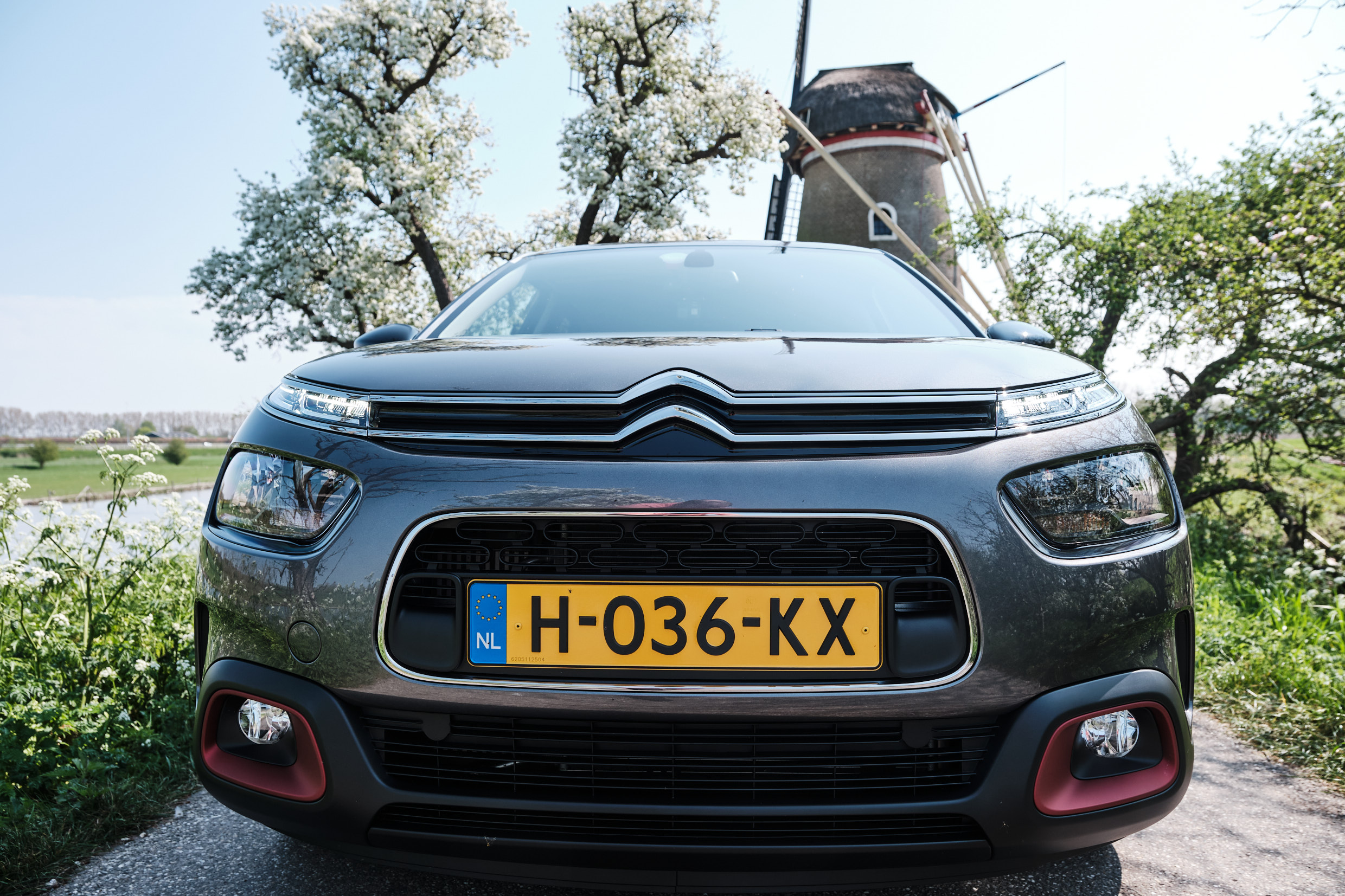 Citroen C4 Cactus vrouwaanhetstuur - review - C4 Cactus koffer Citroën