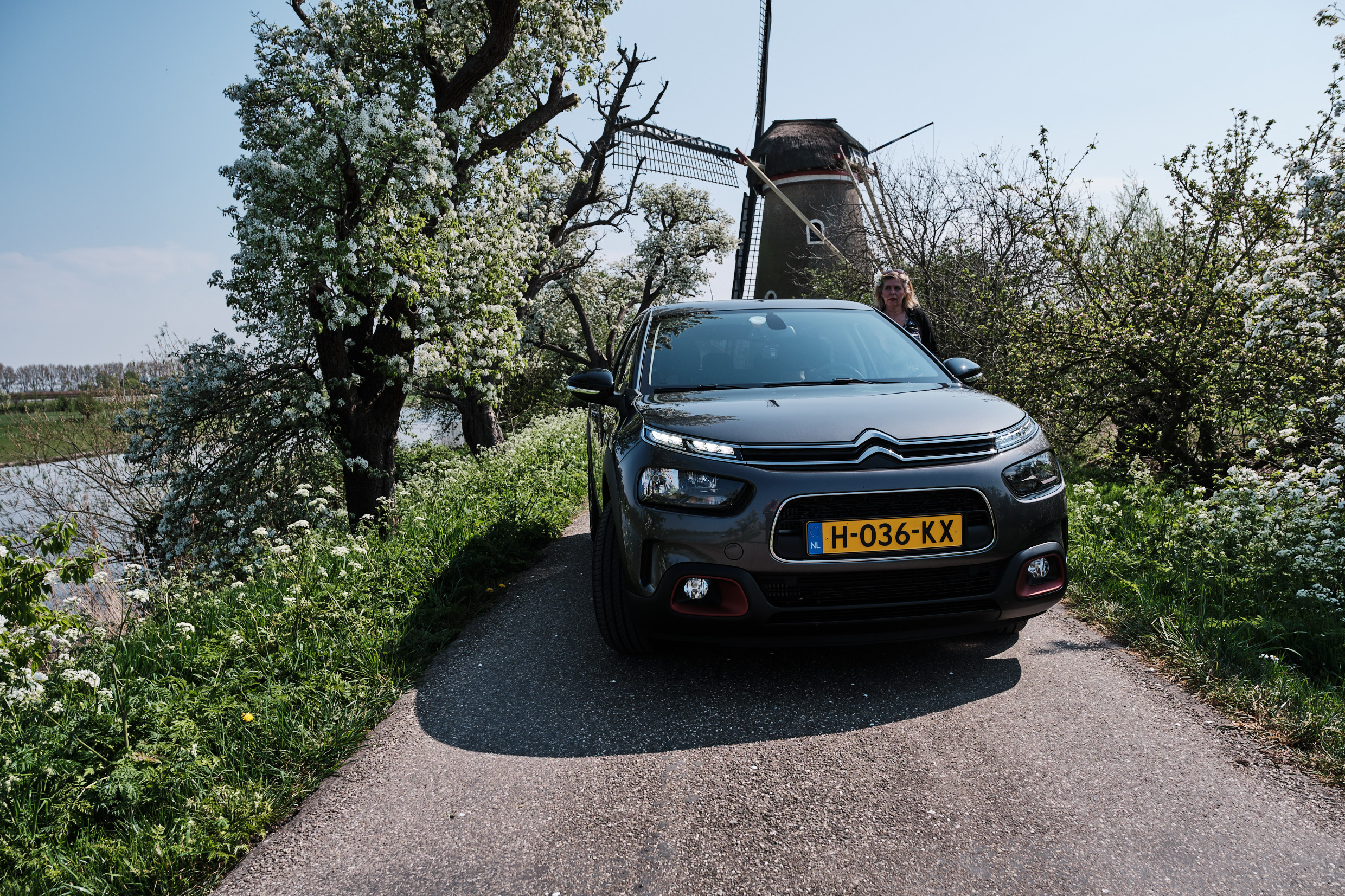 Citroen C4 Cactus vrouwaanhetstuur - review - C4 Cactus koffer Citroën
