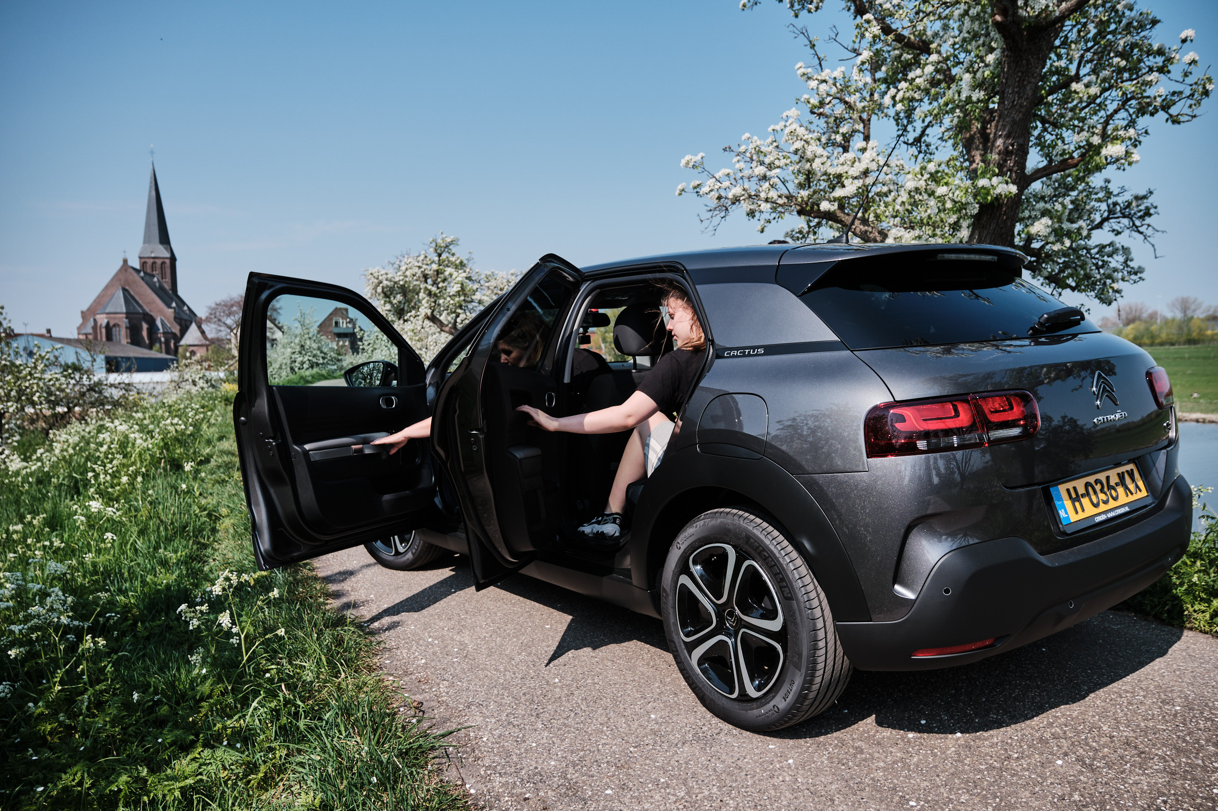 Citroen C4 Cactus vrouwaanhetstuur - review - C4 Cactus koffer Citroën