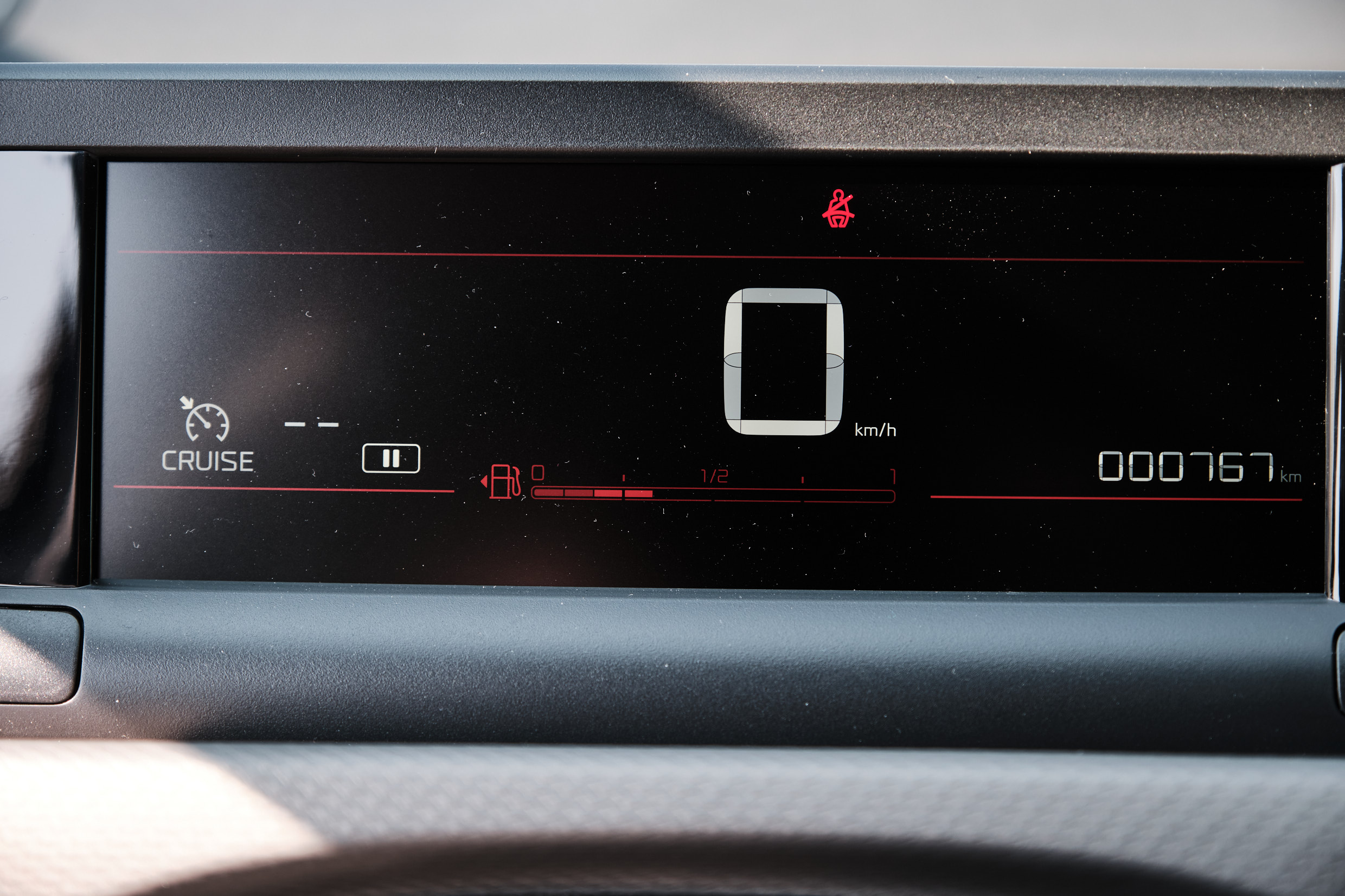 Citroen C4 Cactus vrouwaanhetstuur - review - C4 Cactus koffer Citroën