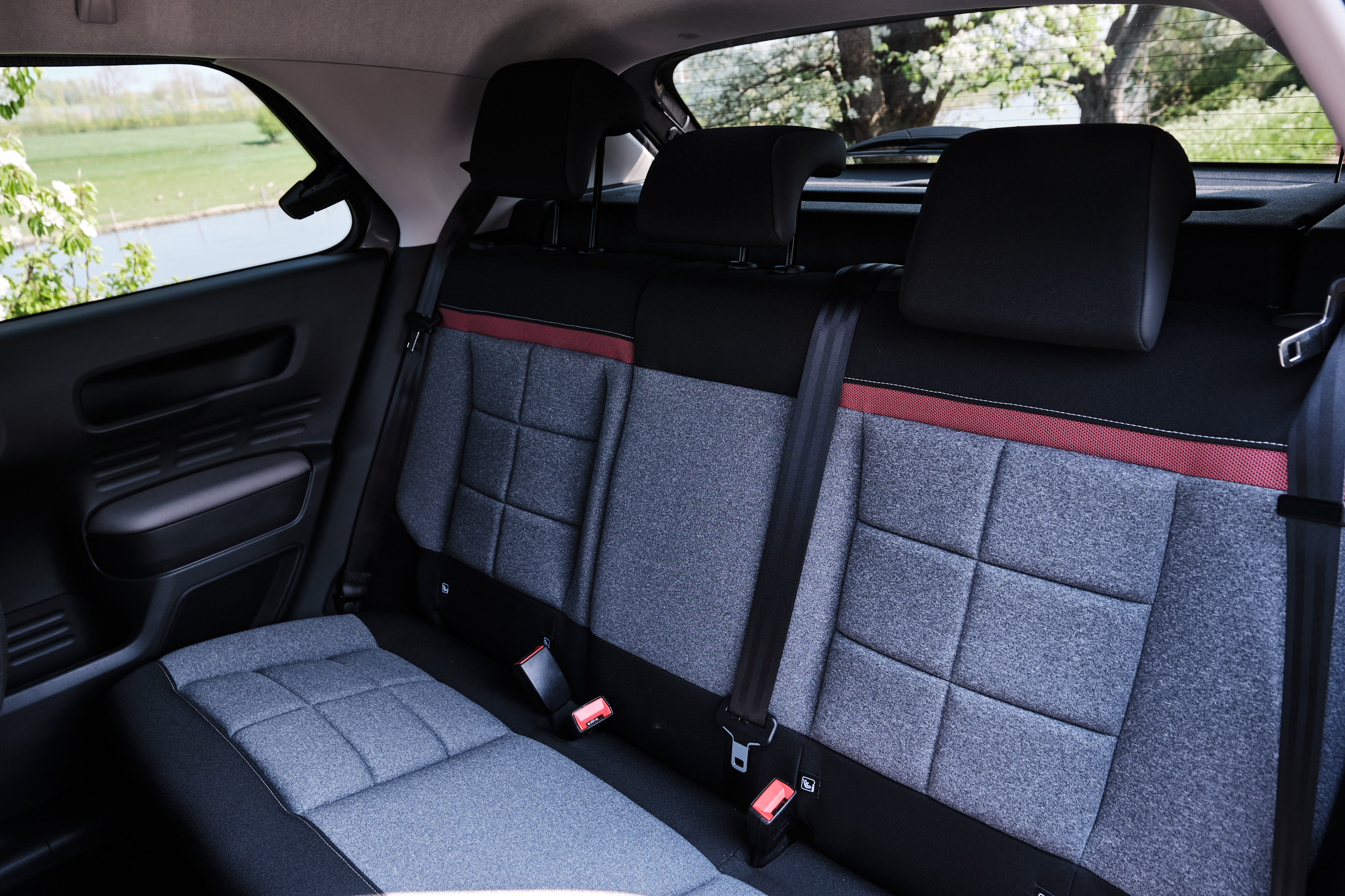 Citroen C4 Cactus vrouwaanhetstuur - review - C4 Cactus koffer Citroën