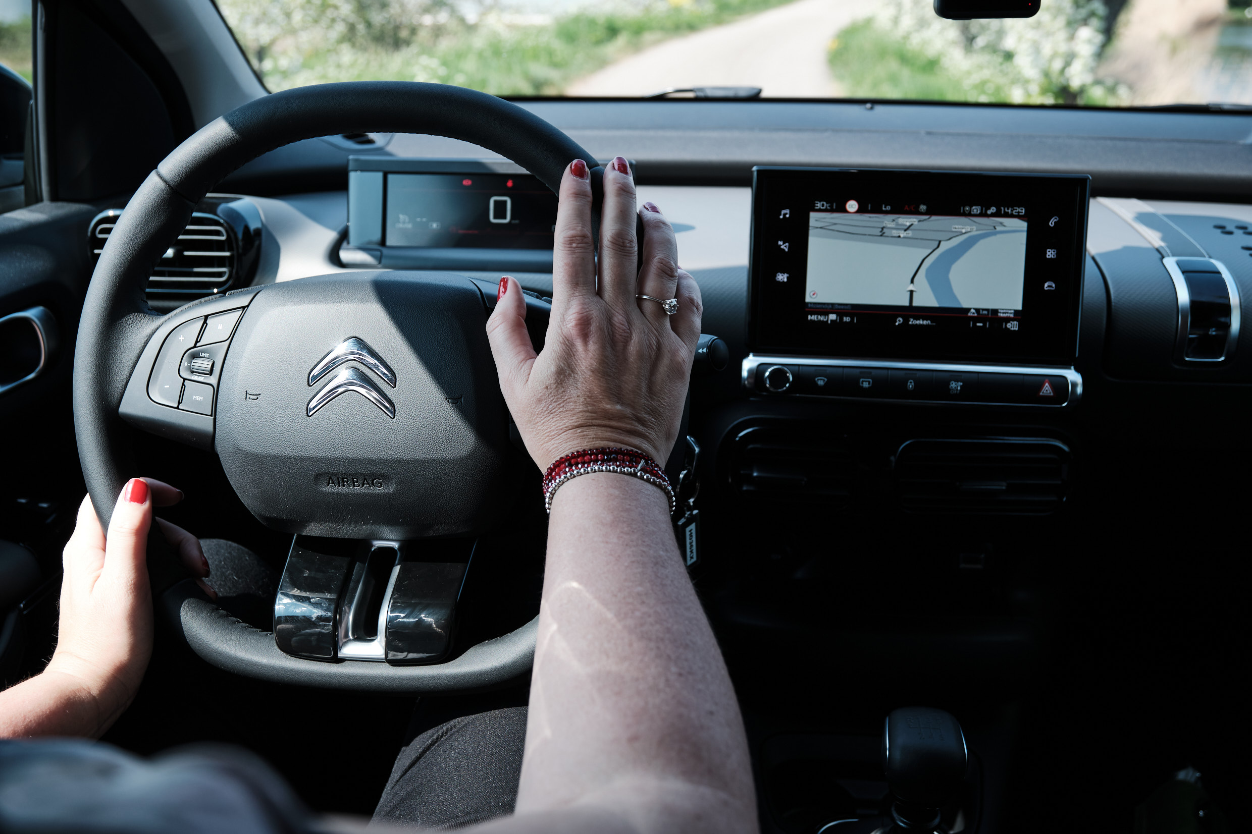Citroen C4 Cactus vrouwaanhetstuur - review - C4 Cactus koffer Citroën