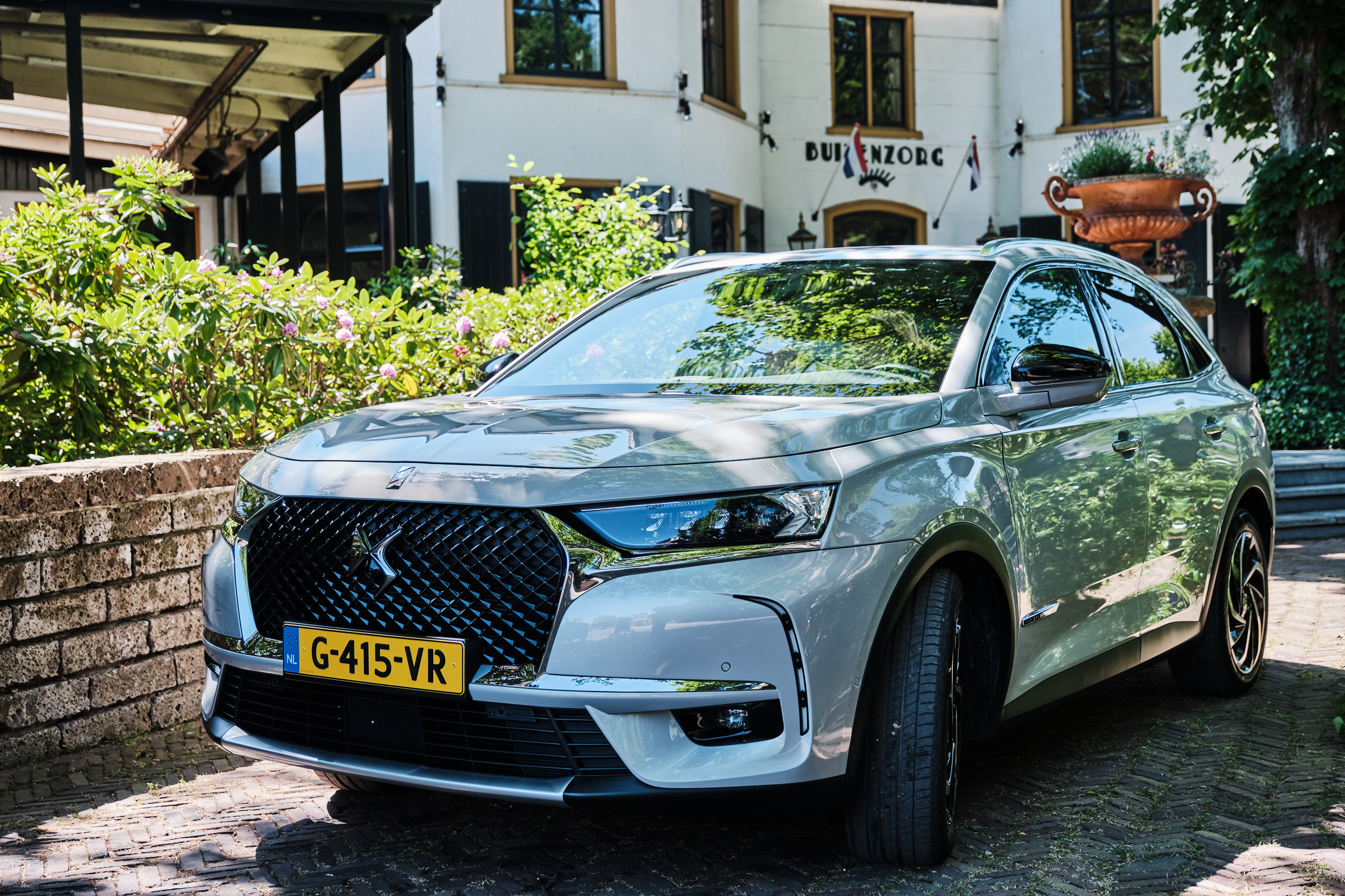 DS 7 Crossback Opera vrouwaanhetstuur -de 7 verleidingen van de DS 7 Crossback E-tense