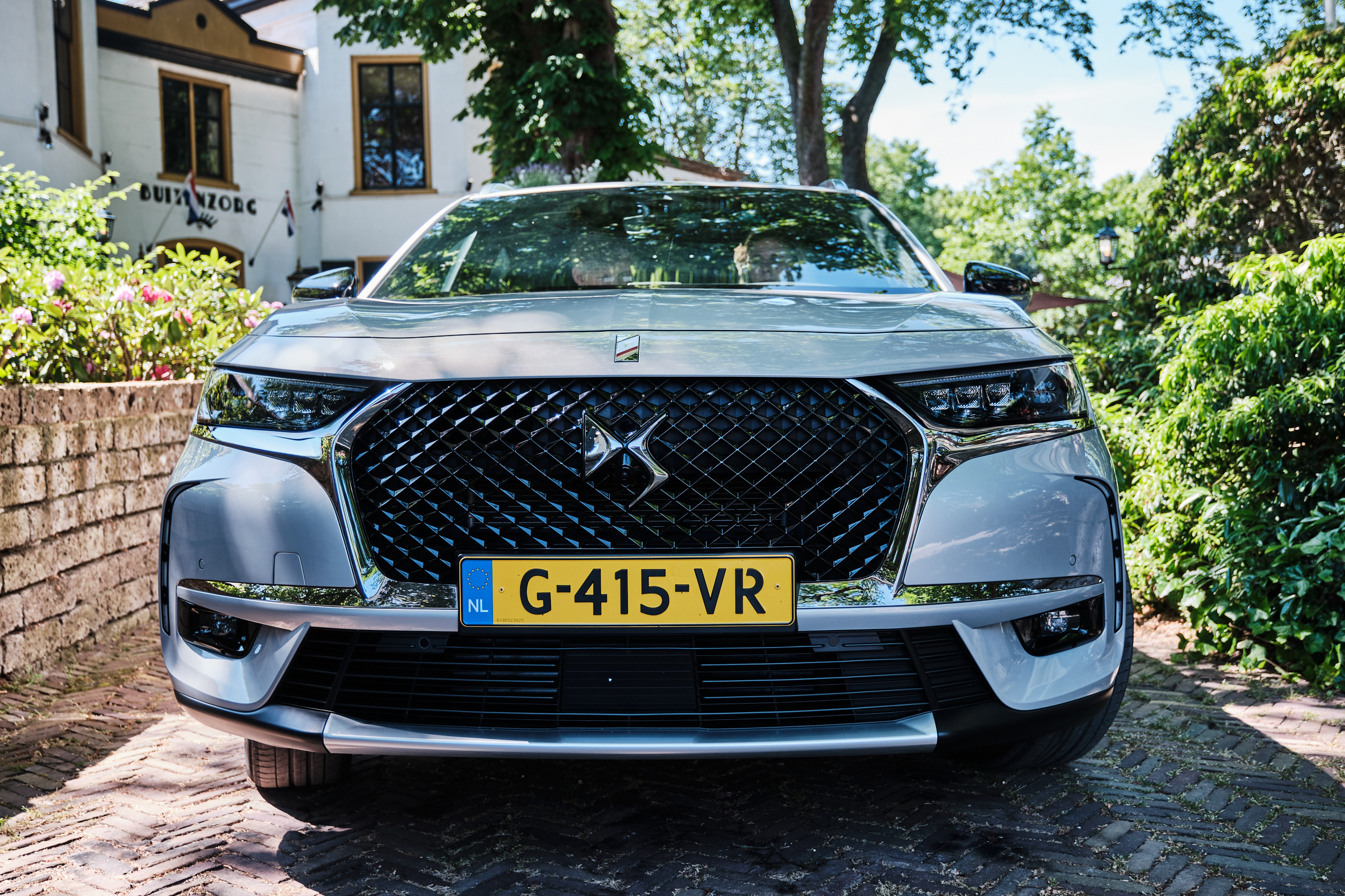 DS 7 Crossback Opera vrouwaanhetstuur -de 7 verleidingen van de DS 7 Crossback E-tense