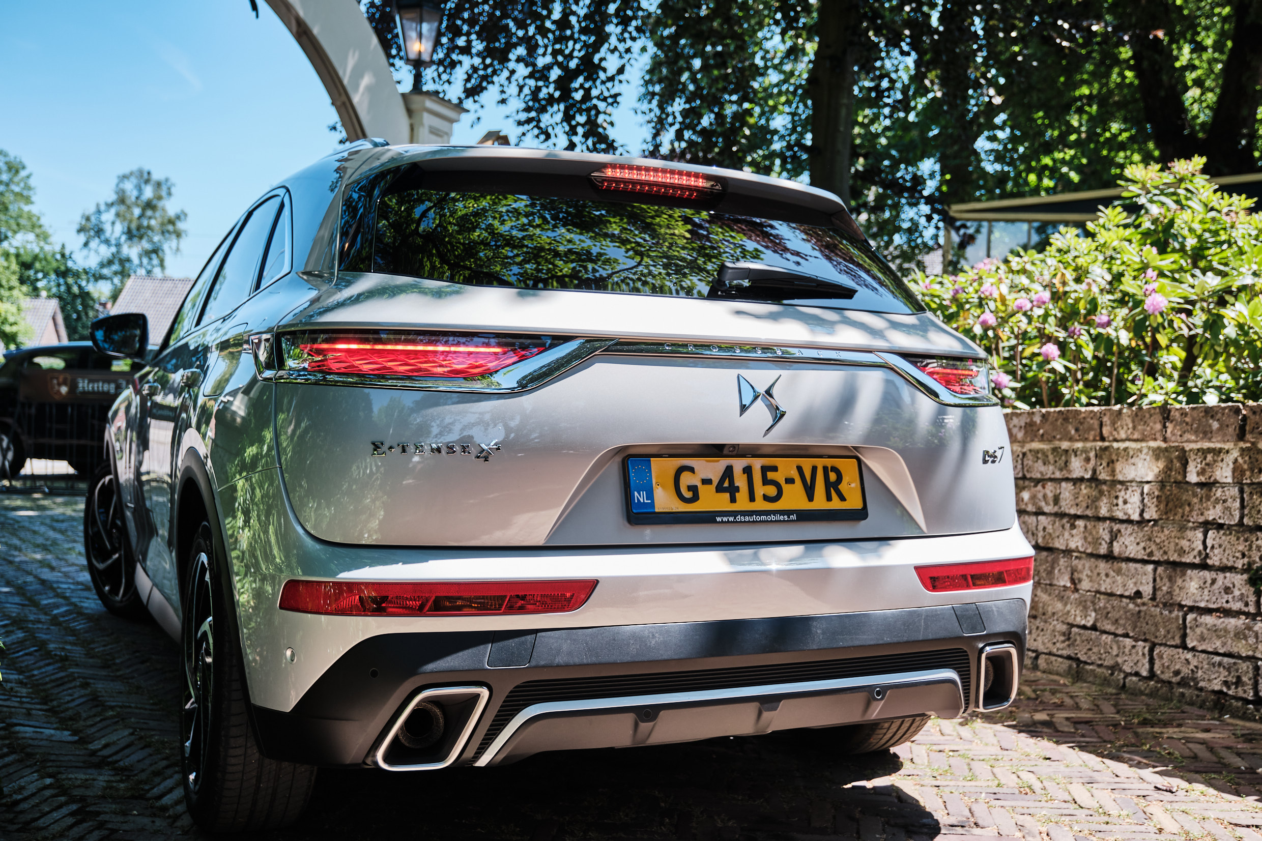 DS 7 Crossback Opera vrouwaanhetstuur -de 7 verleidingen van de DS 7 Crossback E-tense