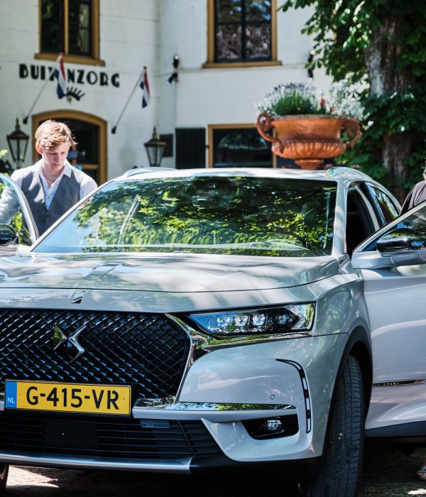 vrouwaanhetstuur -de 7 verleidingen van de DS 7 Crossback E-tense