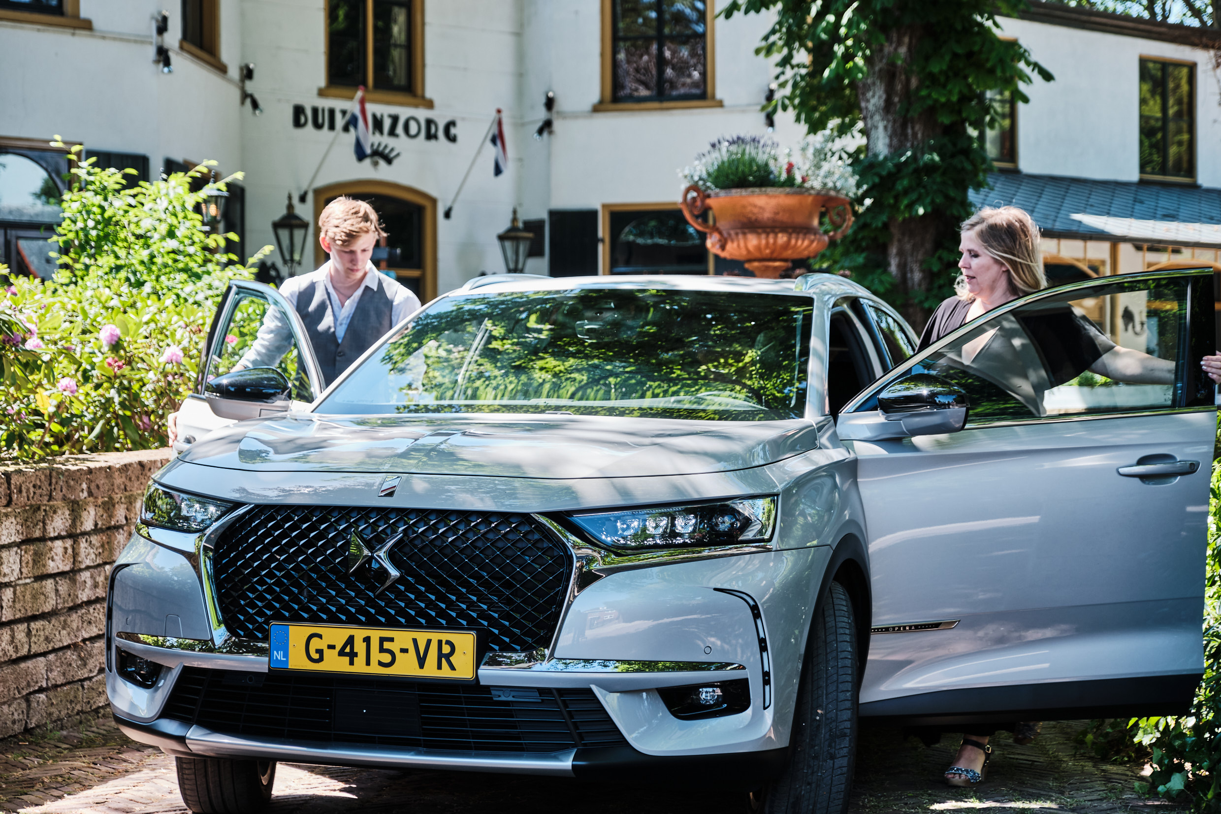 vrouwaanhetstuur -de 7 verleidingen van de DS 7 Crossback E-tense