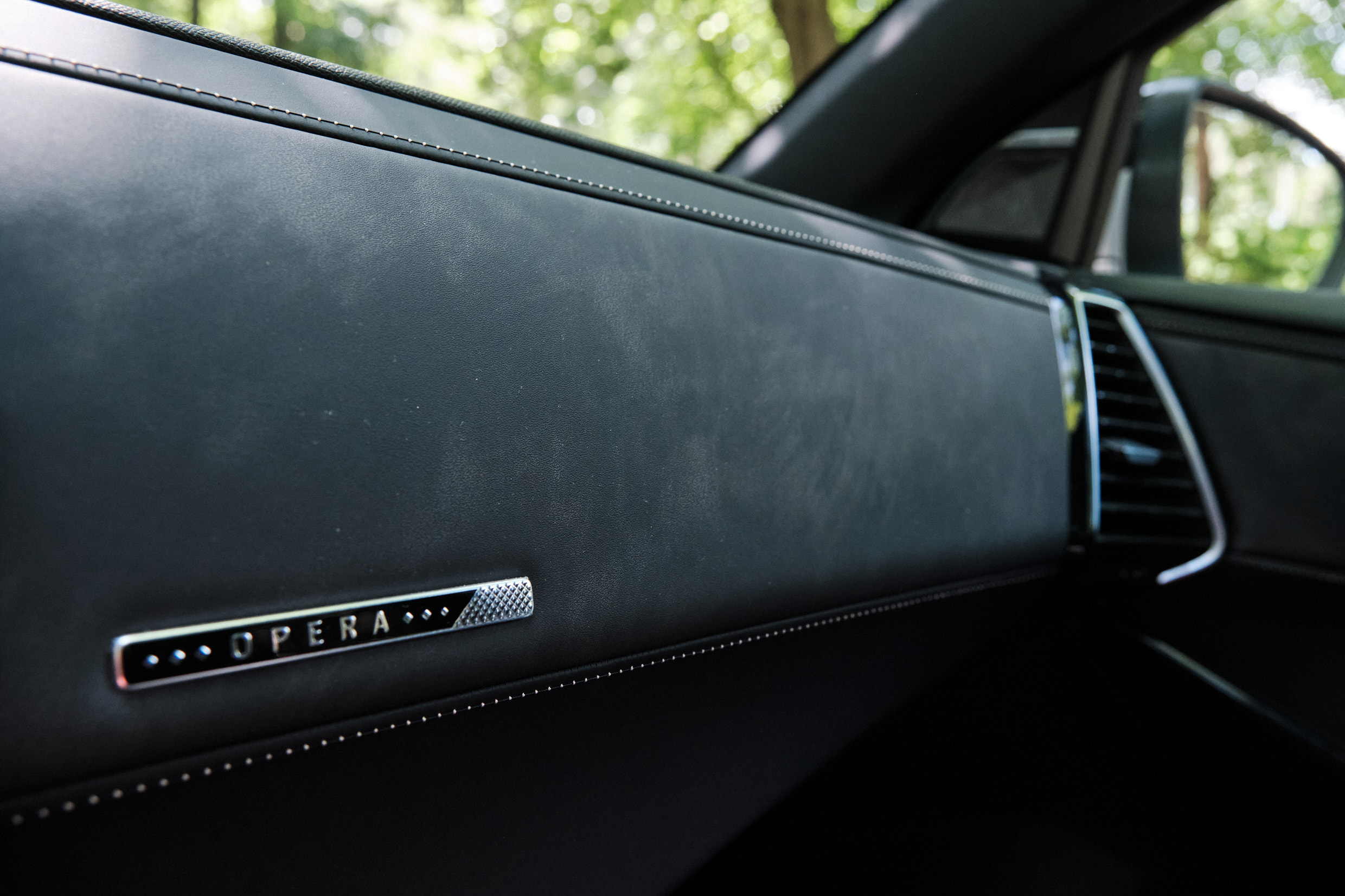 DS 7 Crossback Opera vrouwaanhetstuur -de 7 verleidingen van de DS 7 Crossback E-tense