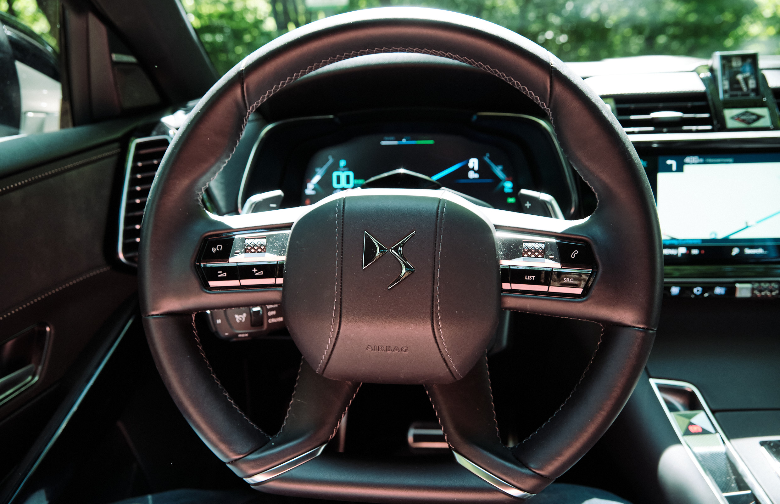 DS 7 Crossback Opera vrouwaanhetstuur -de 7 verleidingen van de DS 7 Crossback E-tense