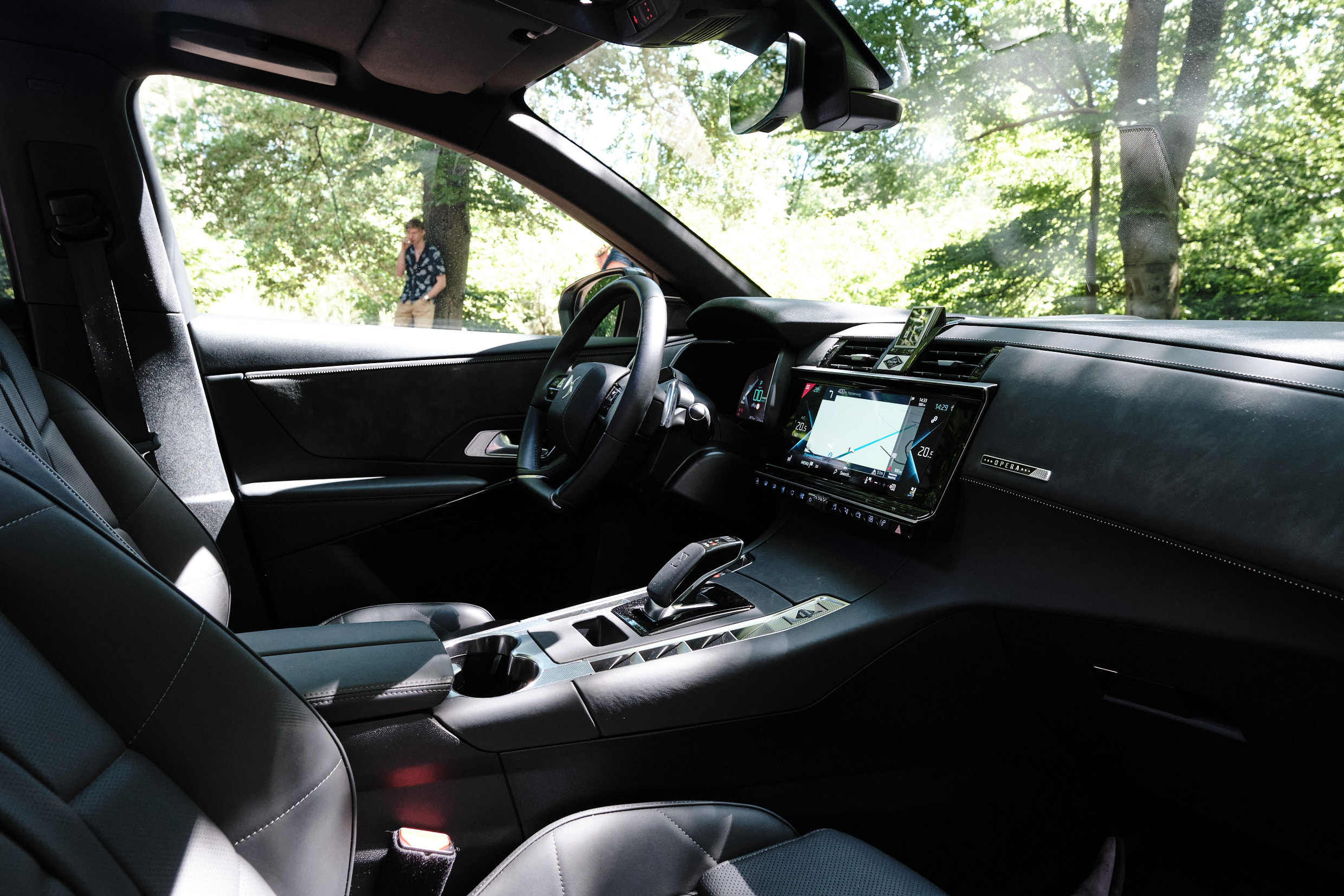 DS 7 Crossback Opera vrouwaanhetstuur -de 7 verleidingen van de DS 7 Crossback E-tense