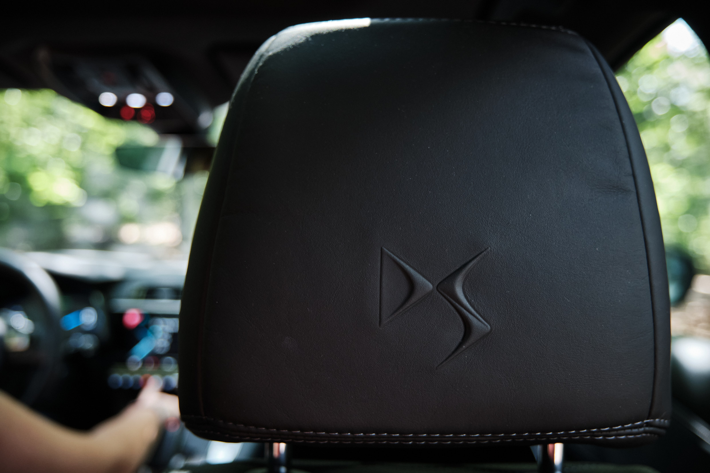 DS 7 Crossback Opera vrouwaanhetstuur -de 7 verleidingen van de DS 7 Crossback E-tense