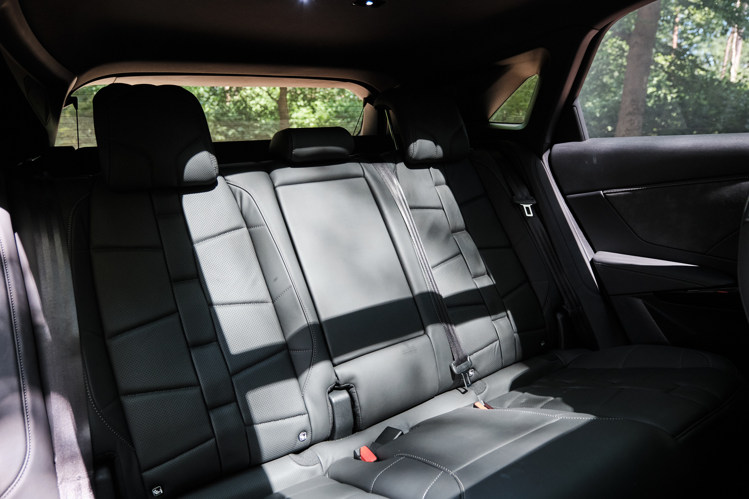 DS 7 Crossback Opera vrouwaanhetstuur -de 7 verleidingen van de DS 7 Crossback E-tense