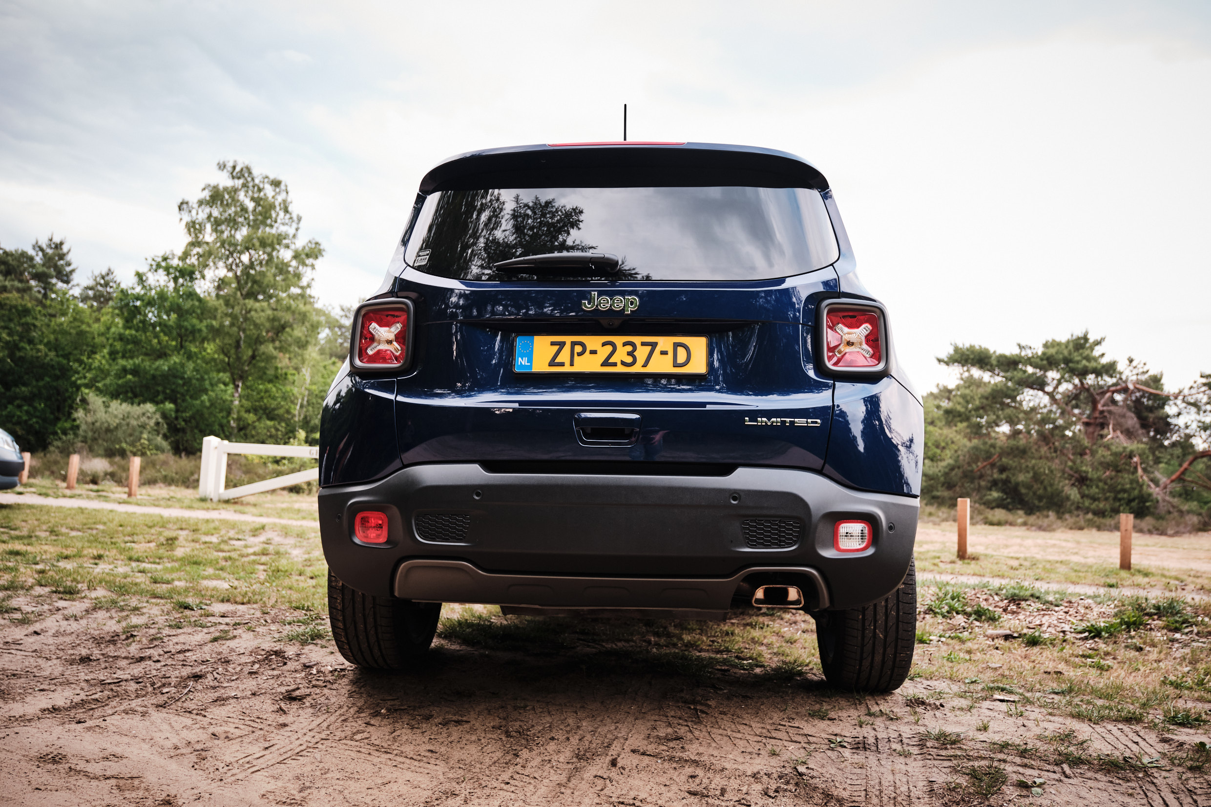 Jeep Renegade vrouwaanhetstuur - Jeep Renegade
