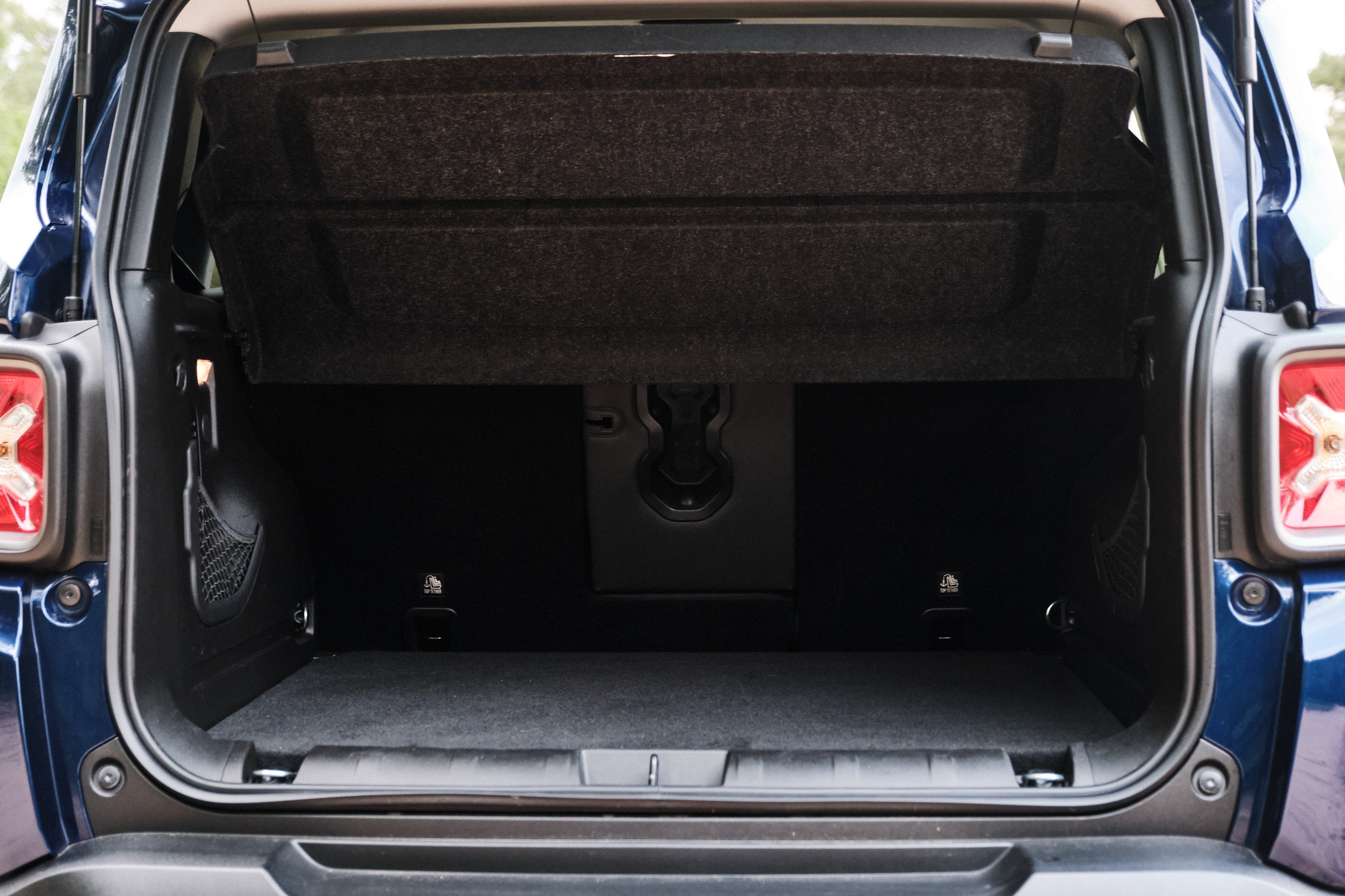 Jeep Renegade vrouwaanhetstuur - Jeep Renegade