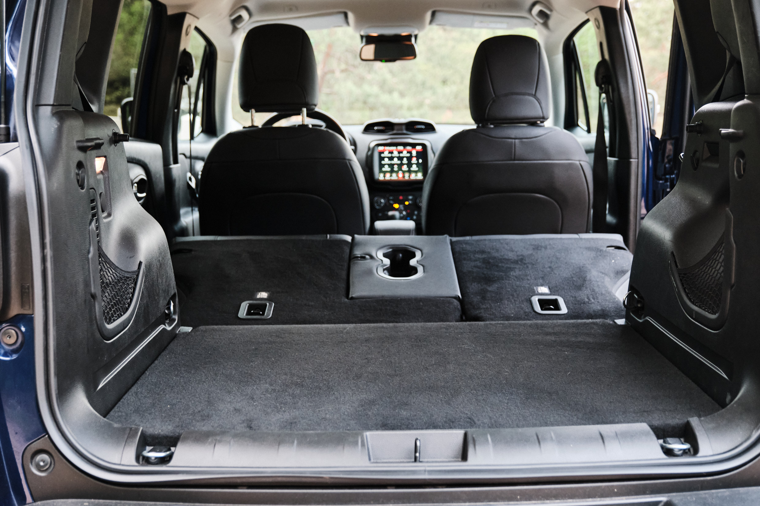 Jeep Renegade vrouwaanhetstuur - Jeep Renegade