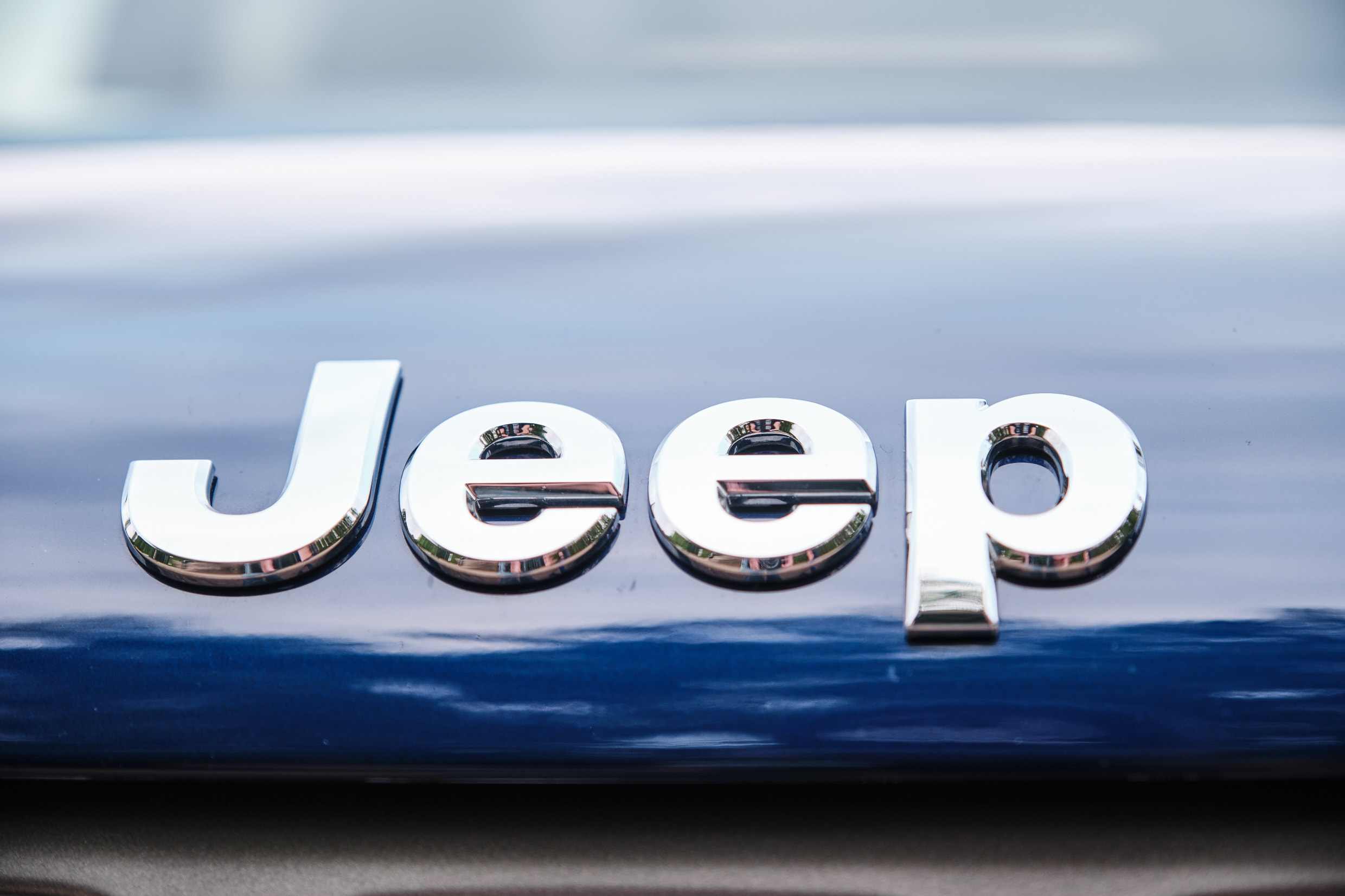 Jeep Renegade vrouwaanhetstuur - Jeep Renegade