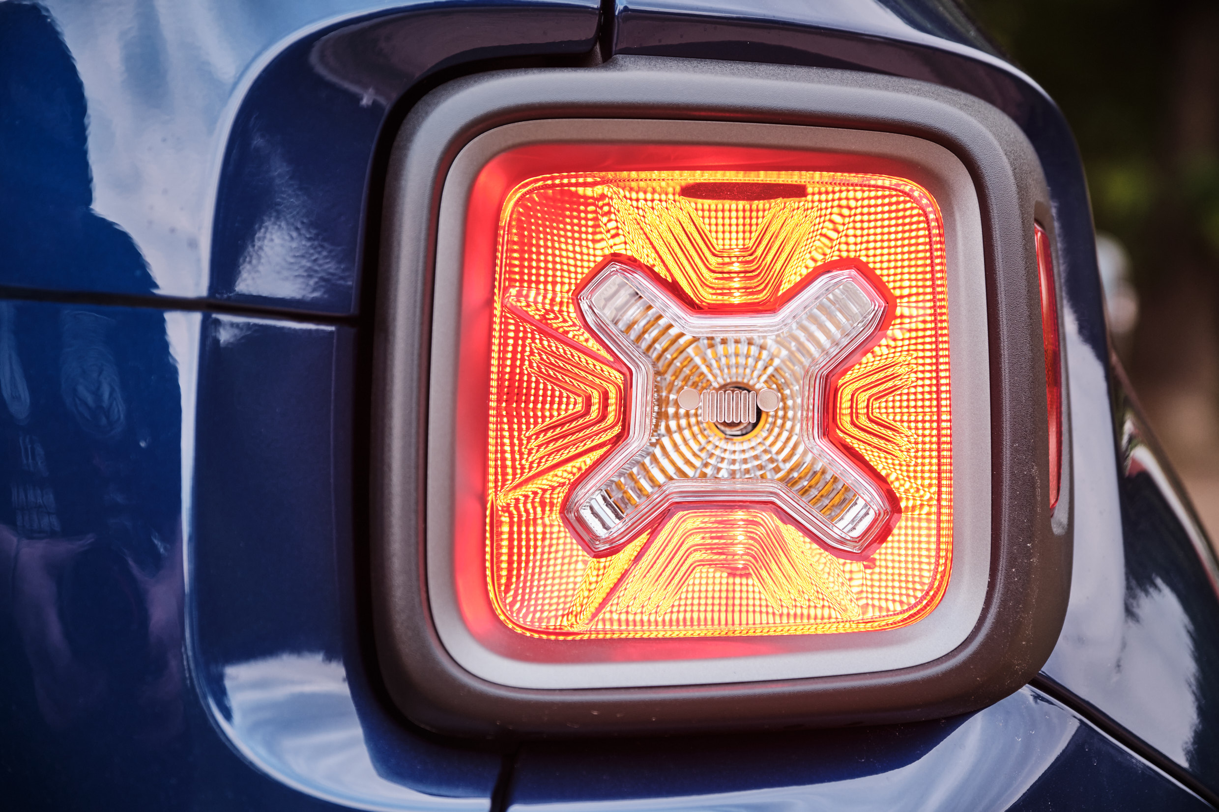 Jeep Renegade vrouwaanhetstuur - Jeep Renegade