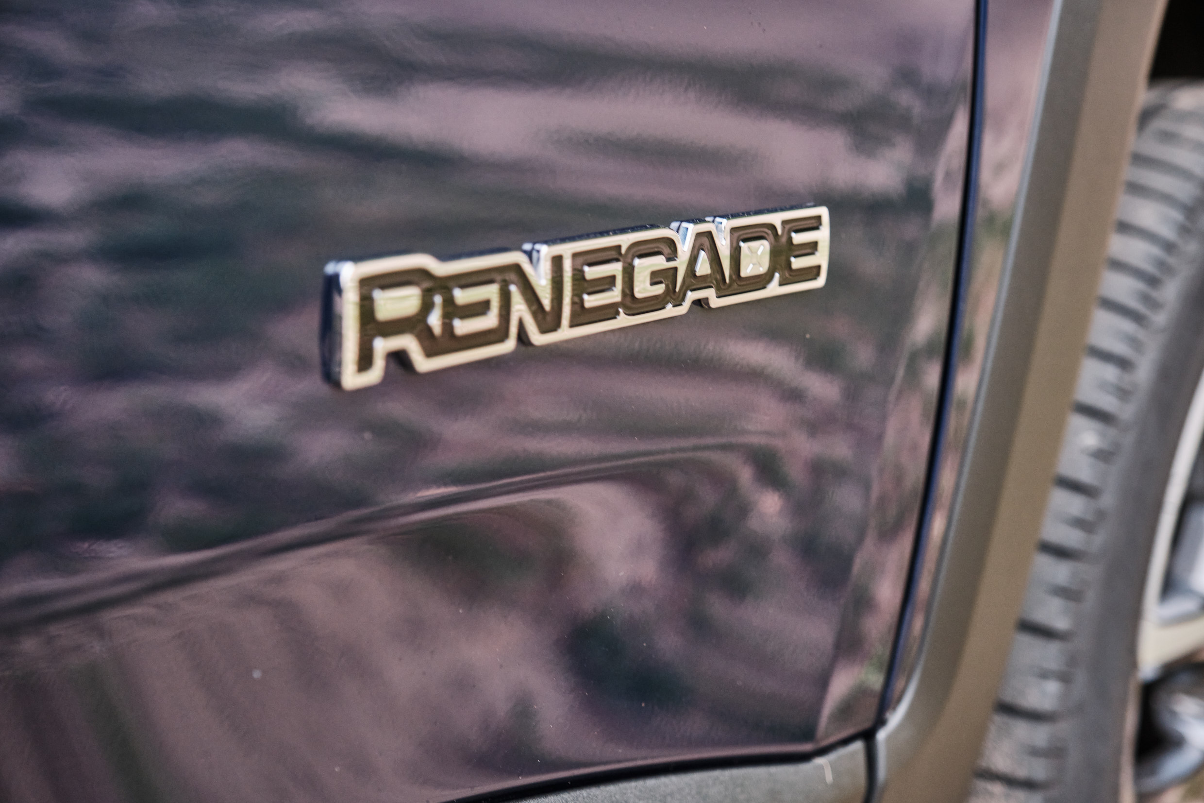 Jeep Renegade vrouwaanhetstuur - Jeep Renegade