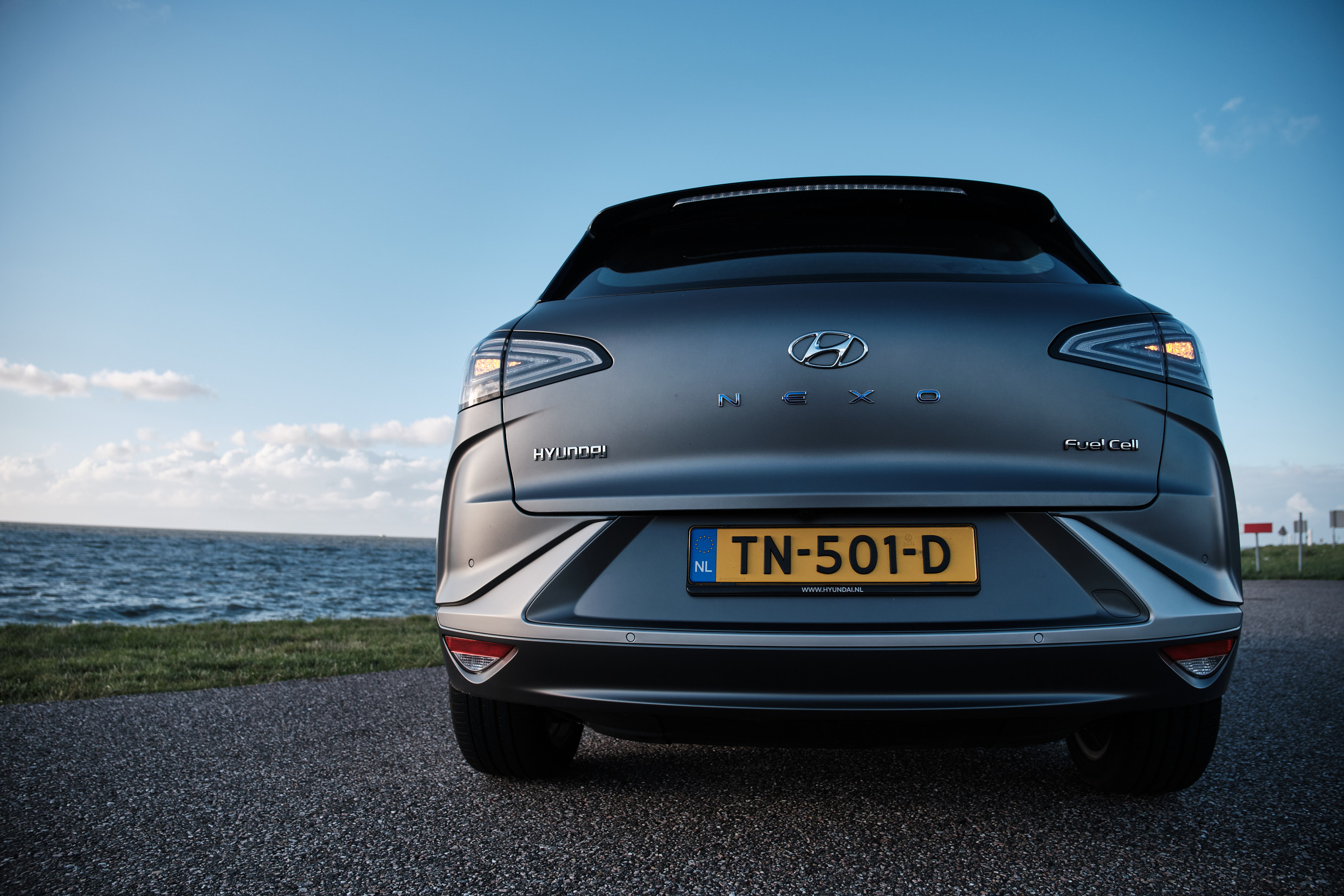 vrouwaanhetstuur - Hyundai Nexo waterstofauto