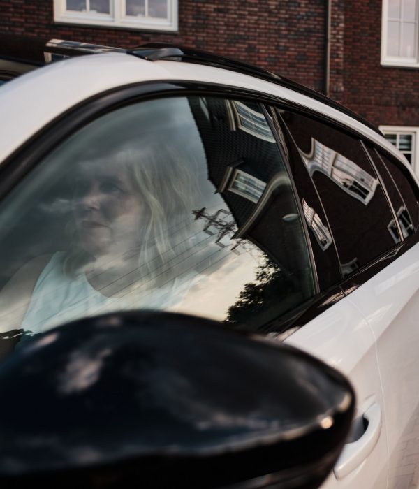 vrouwaanhetstuur - Peugeot 508 SW HYbrid