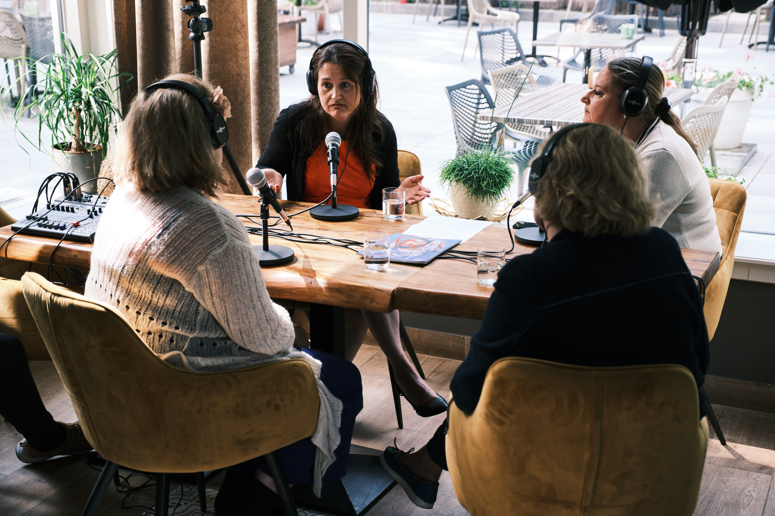 vrouwaanhetstuur - Hoe bereik je een vrouw? - podcast - PR & Marketing